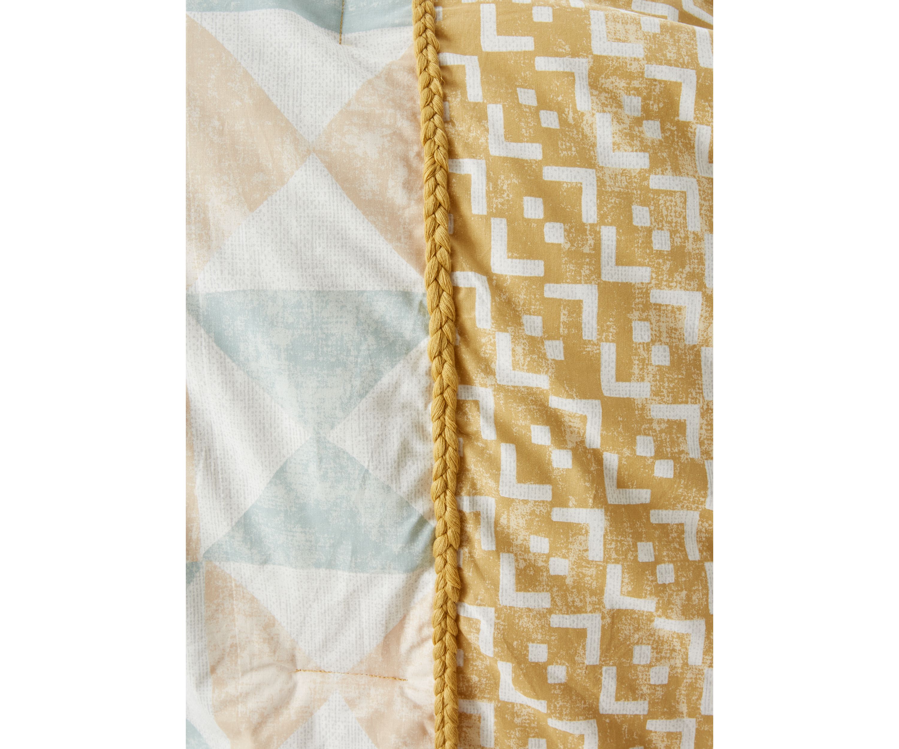 Daria Comforter Set