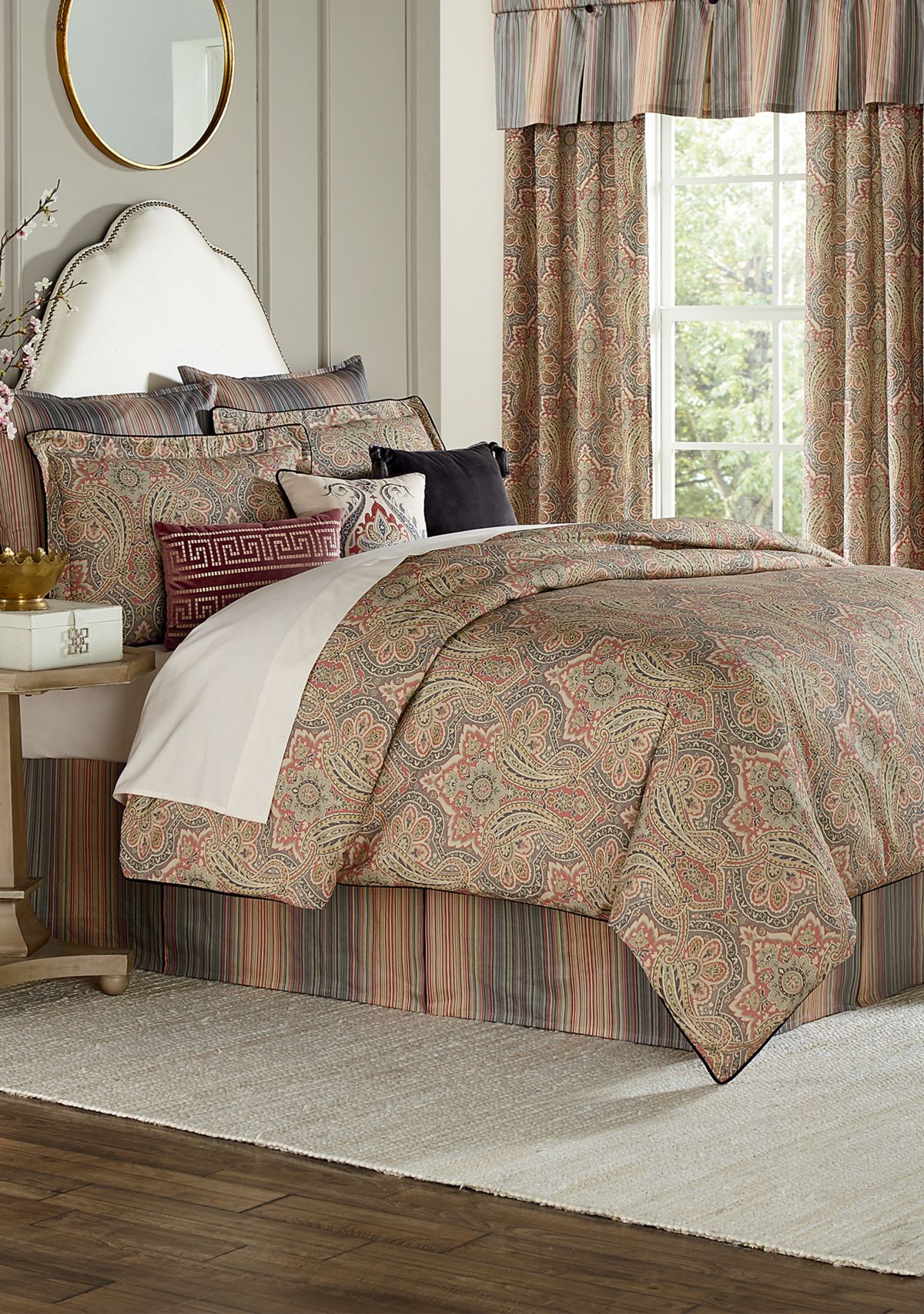 Intaglio Comforter Set