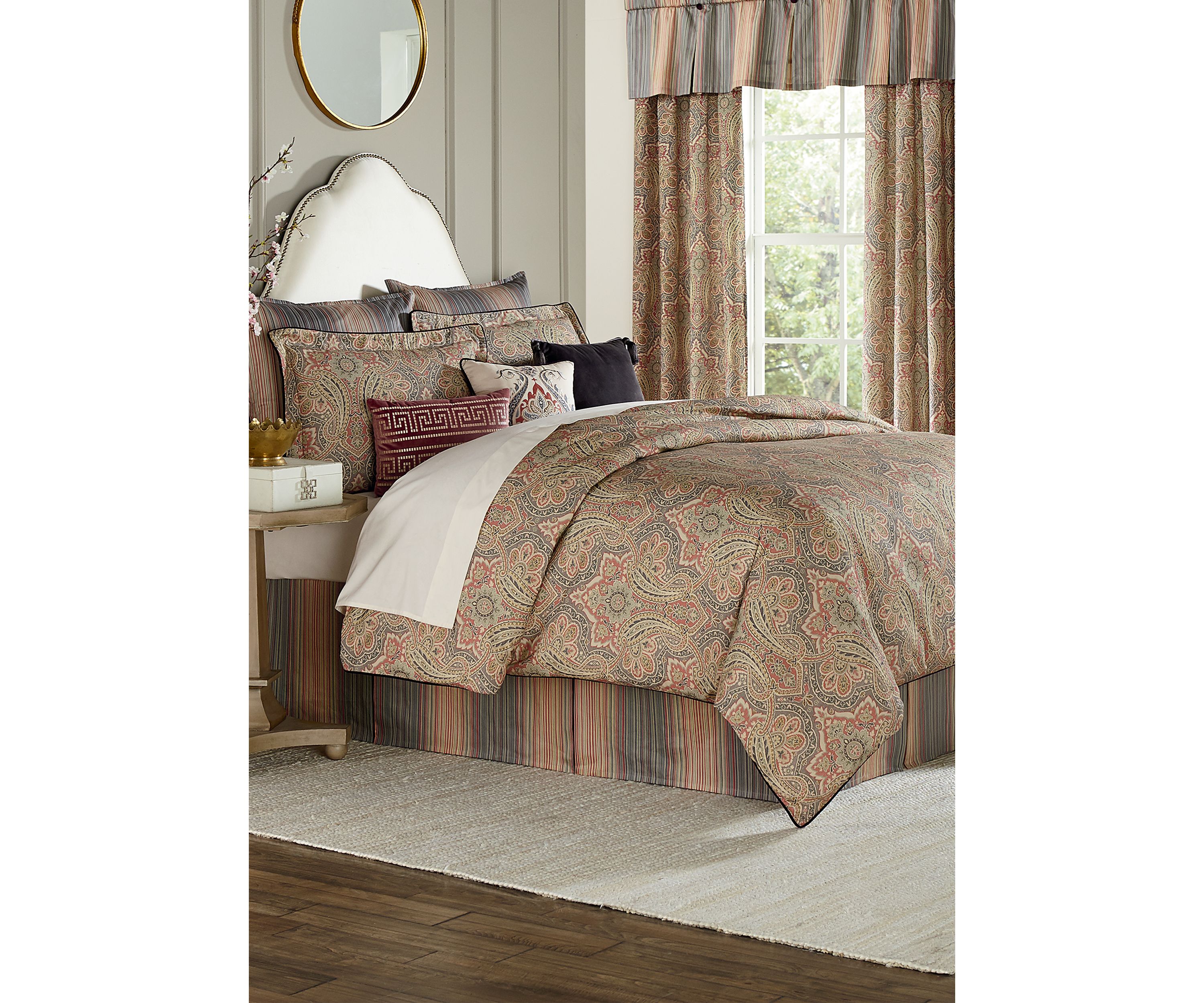 Intaglio Comforter Set