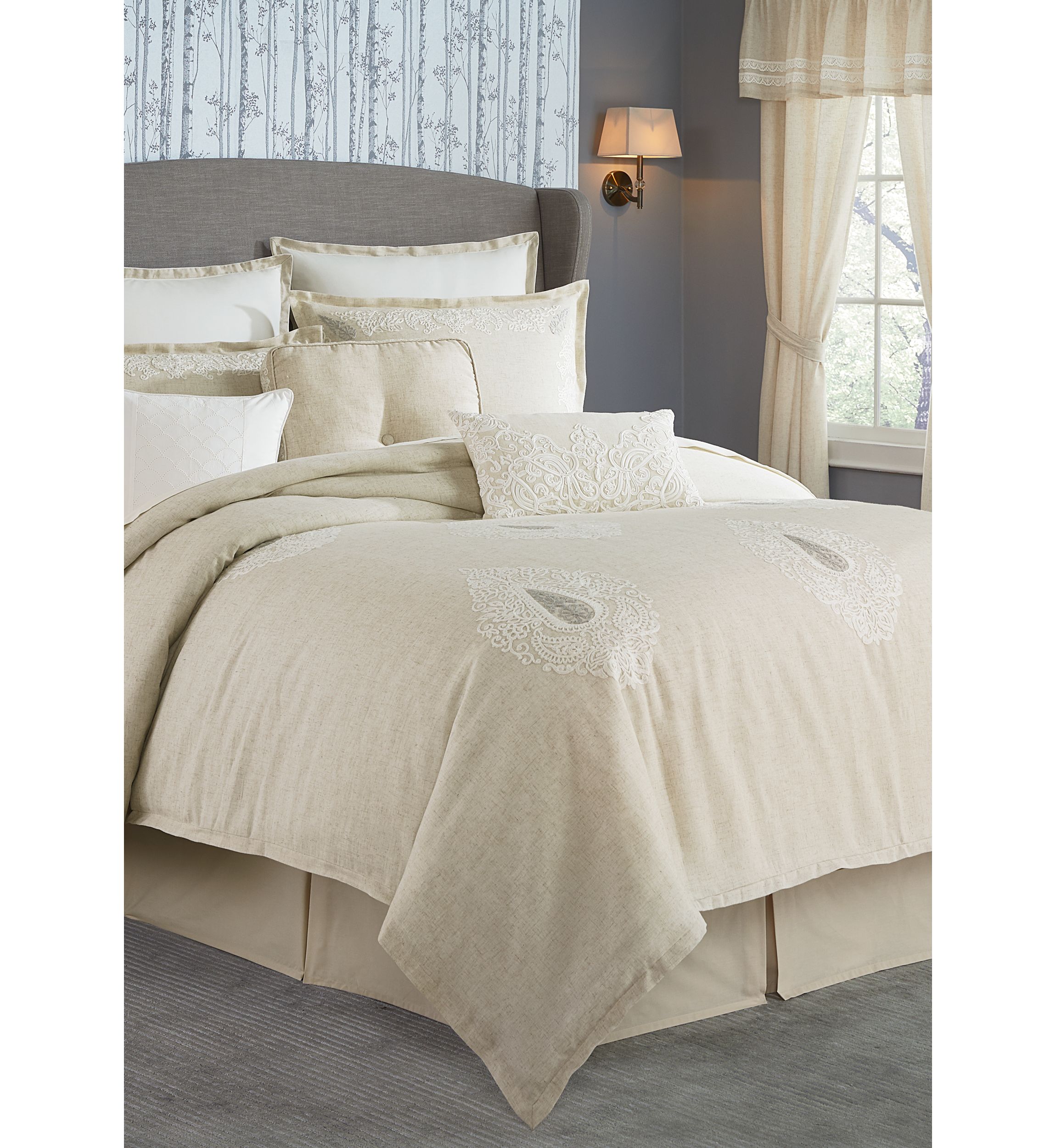 Vignette Queen Comforter Set