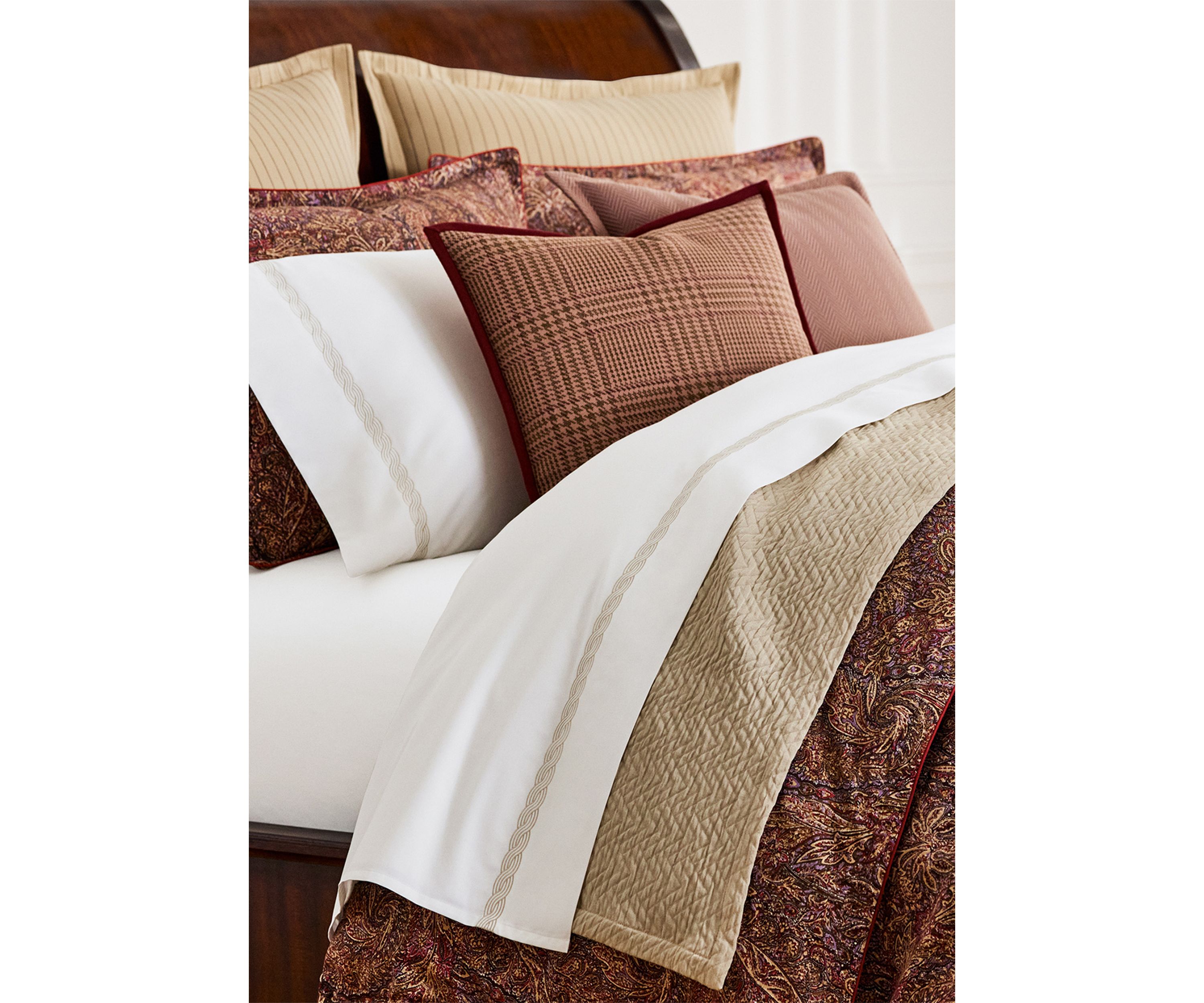 Hallie Comforter Set