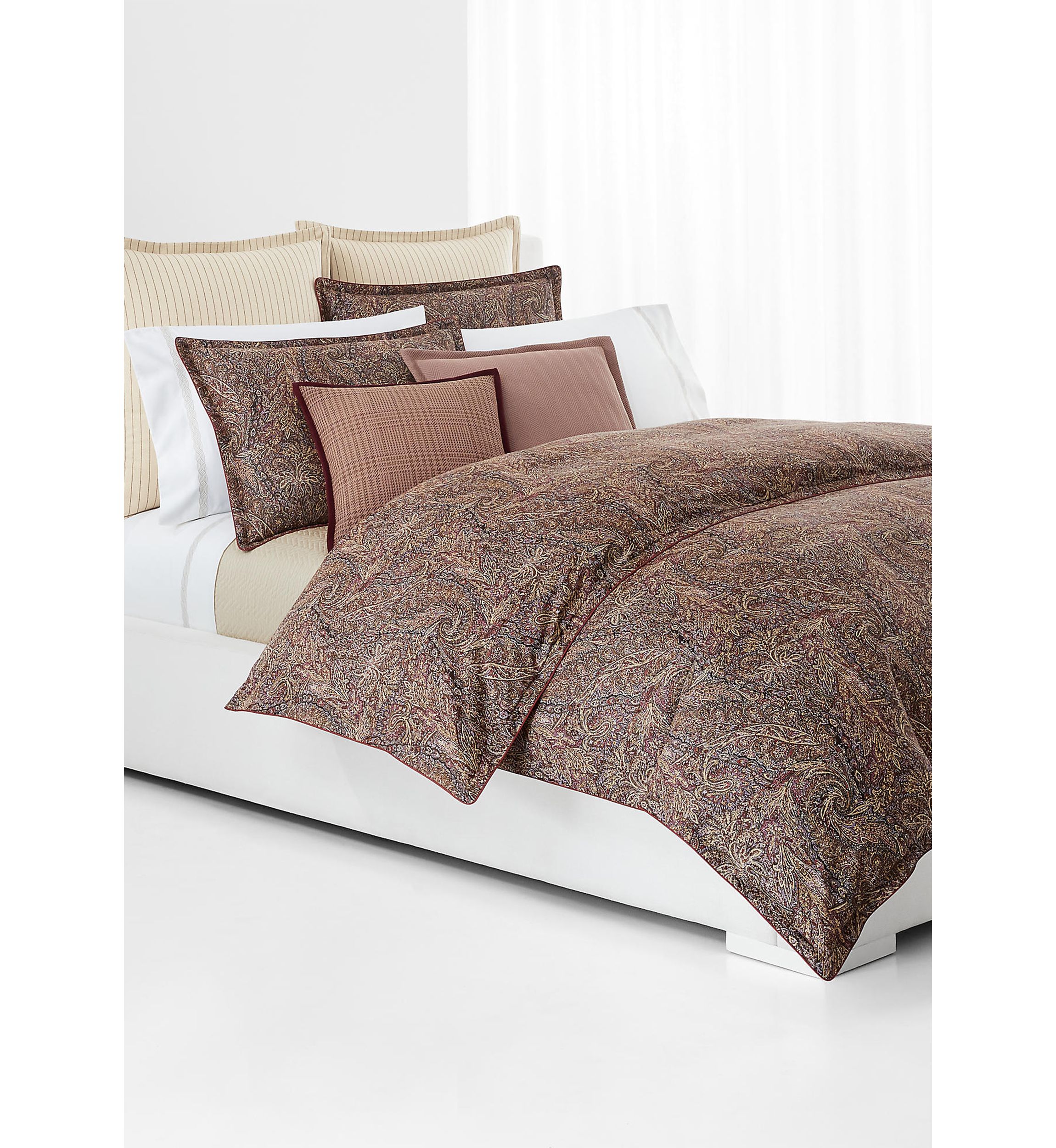 Hallie Comforter Set