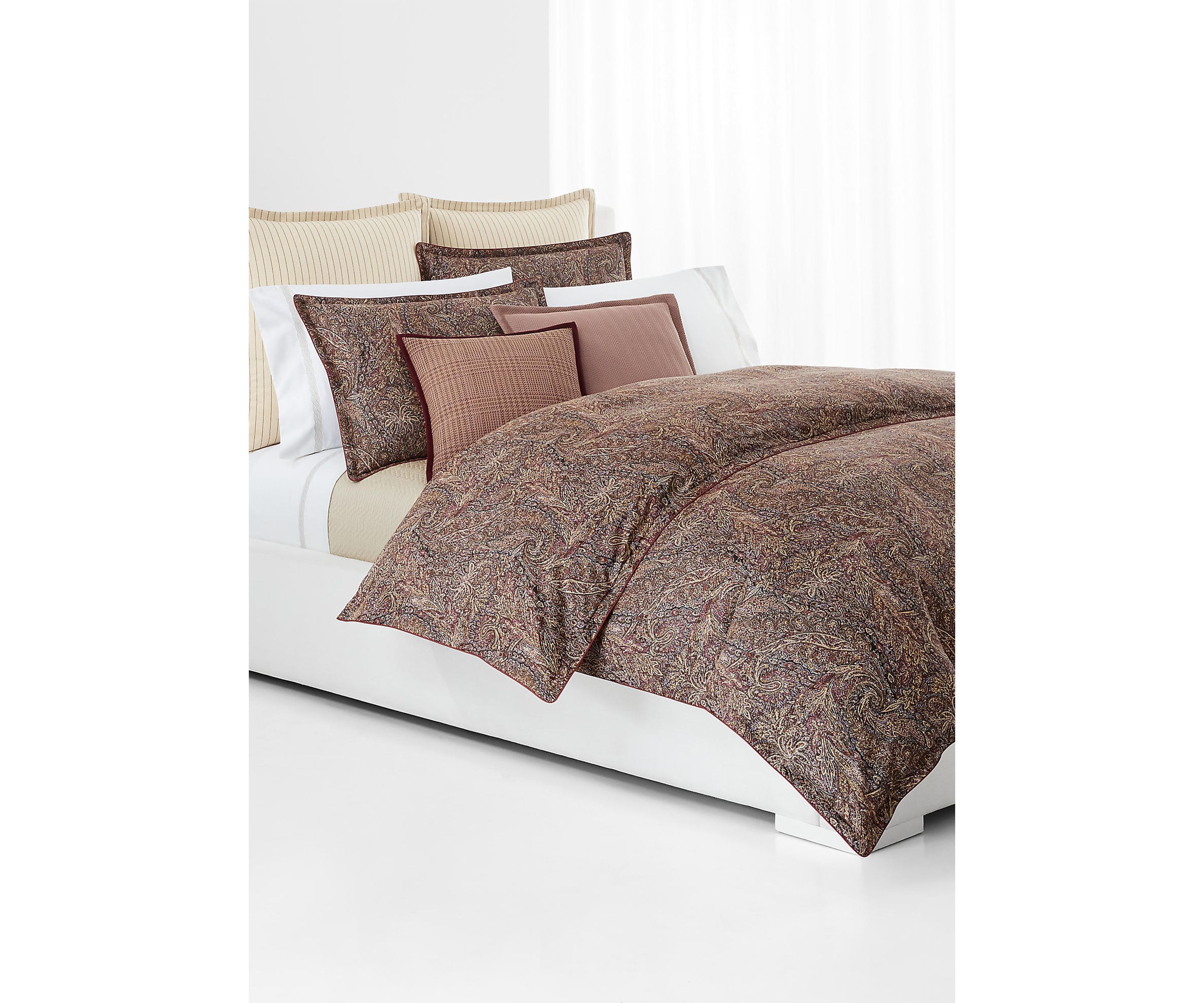 Hallie Comforter Set