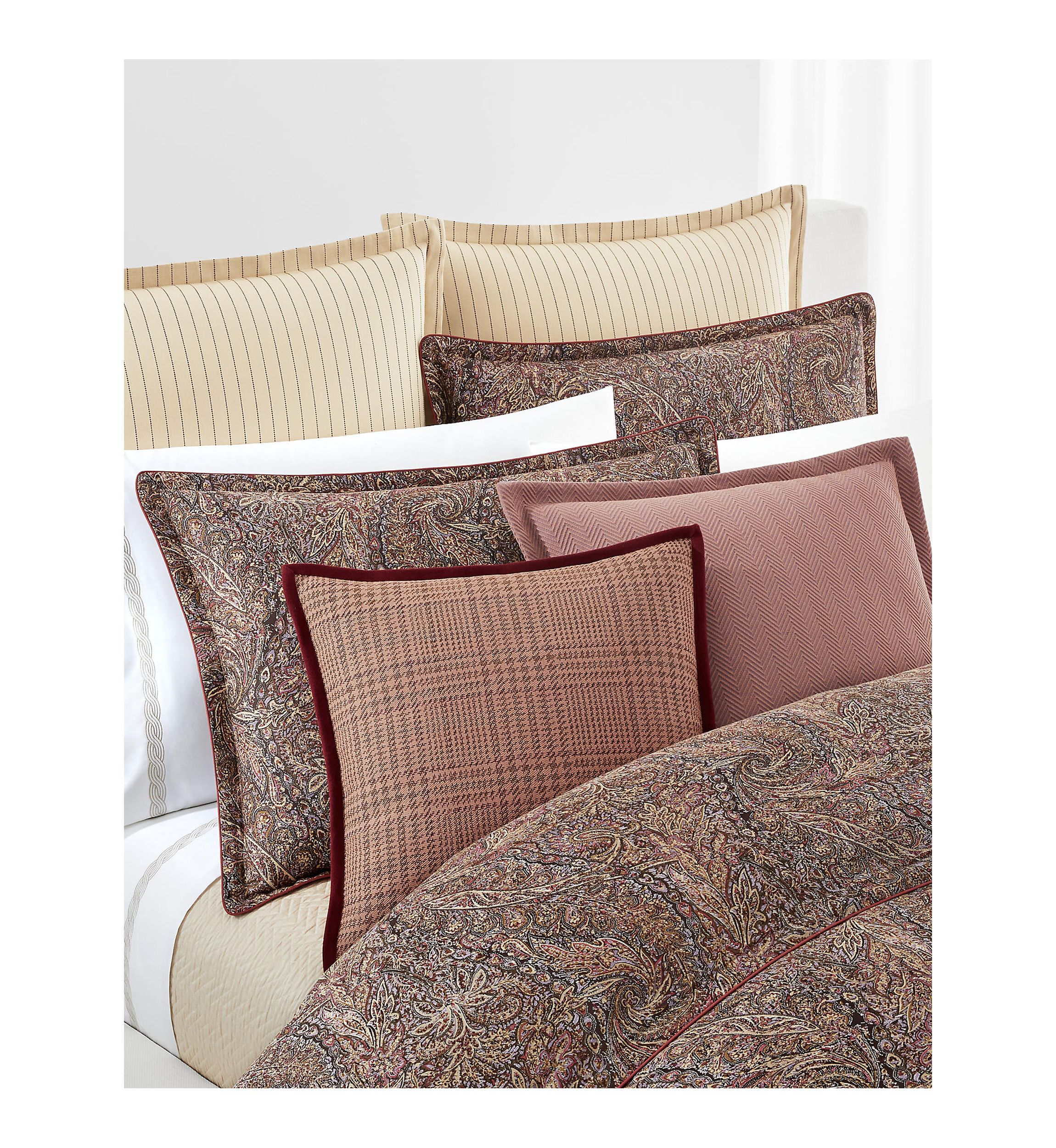 Hallie Comforter Set