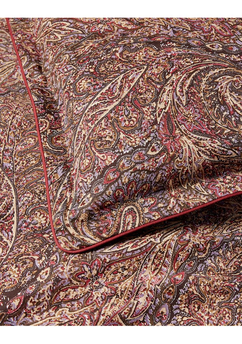 Hallie Comforter Set