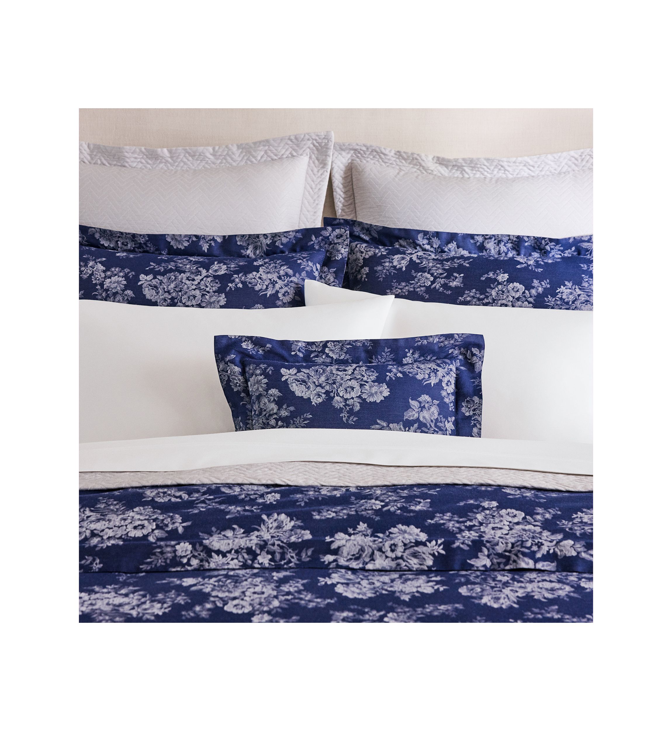 Mya Comforter