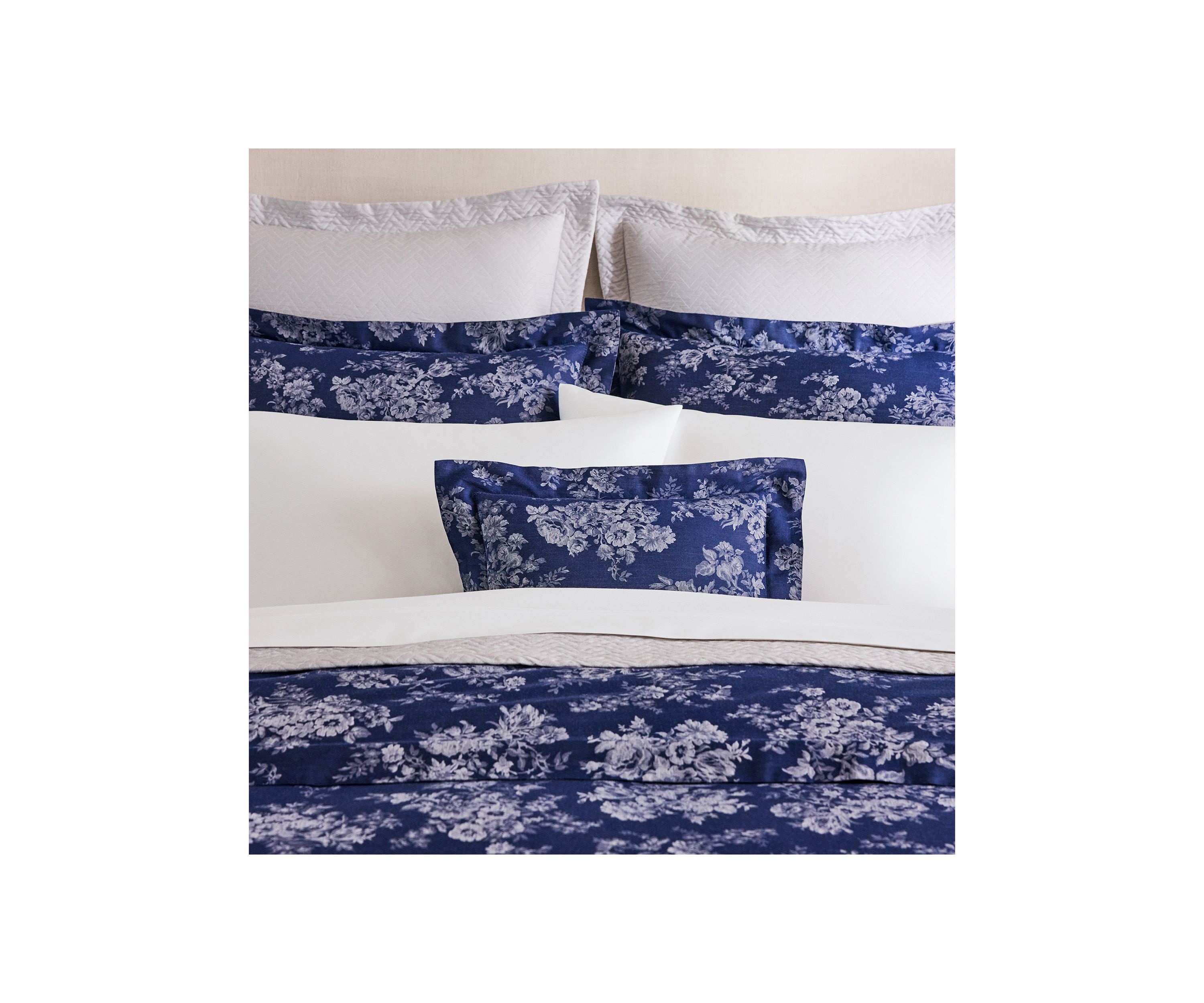 Mya Comforter