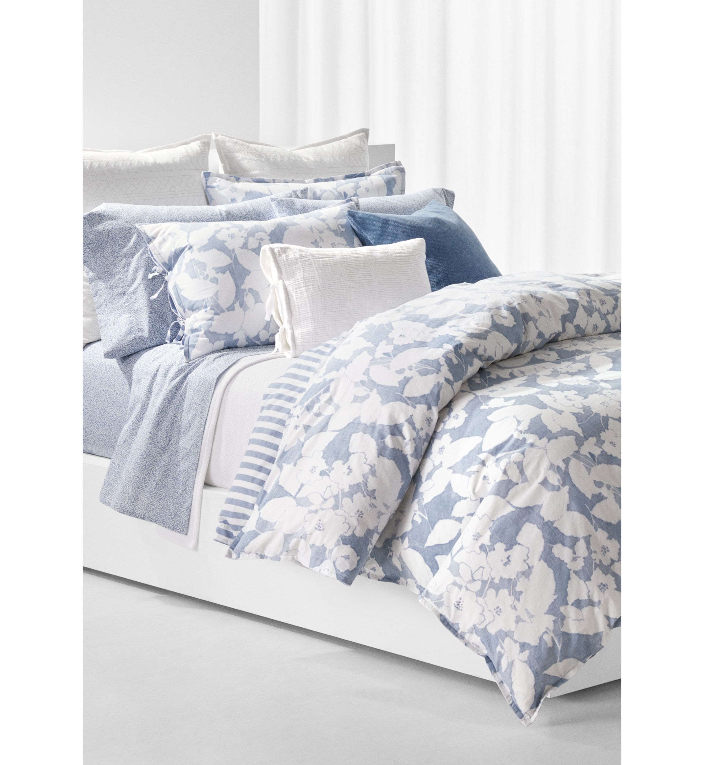 Willa Floral Comforter Set