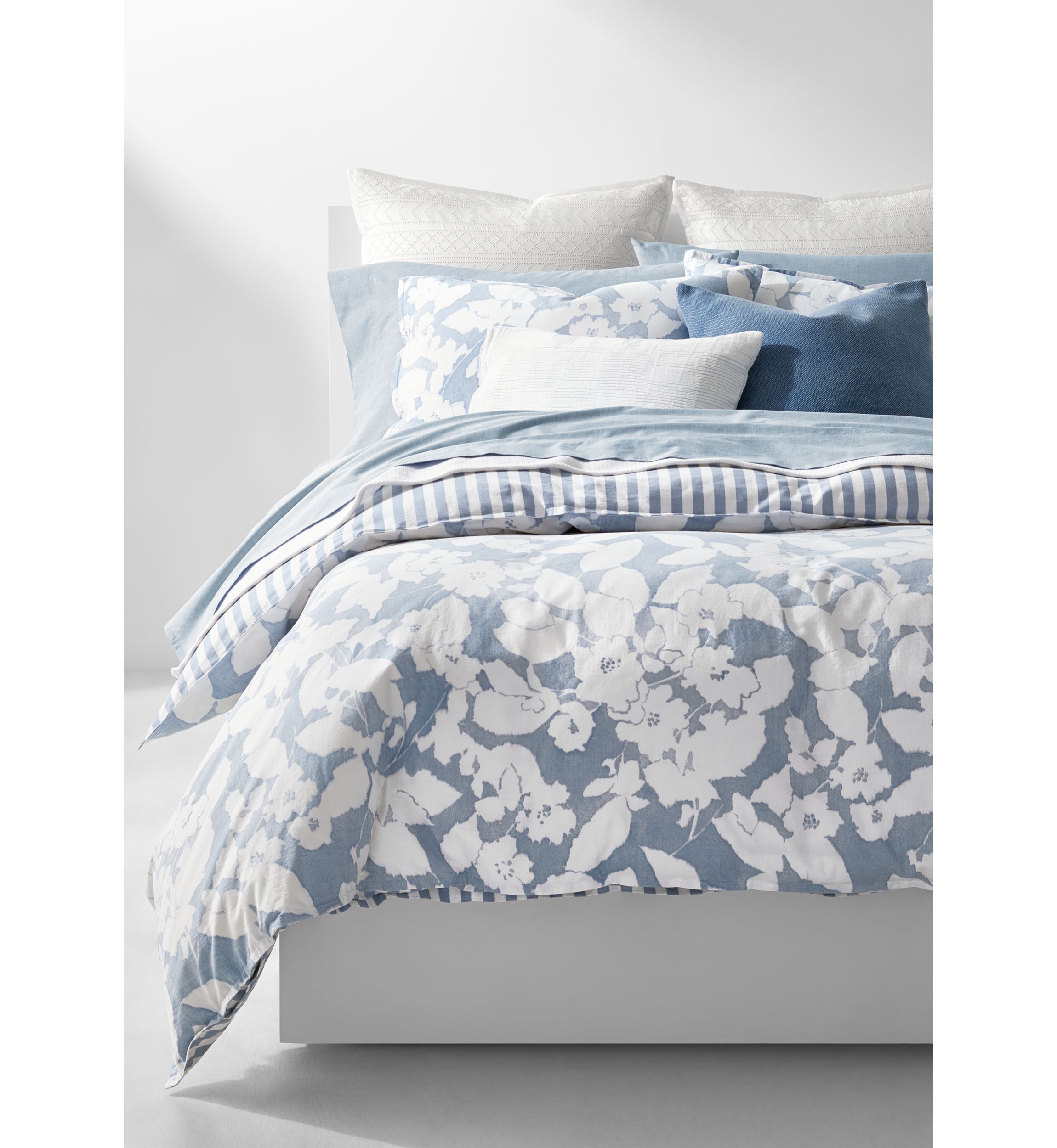 Willa Floral Comforter Set