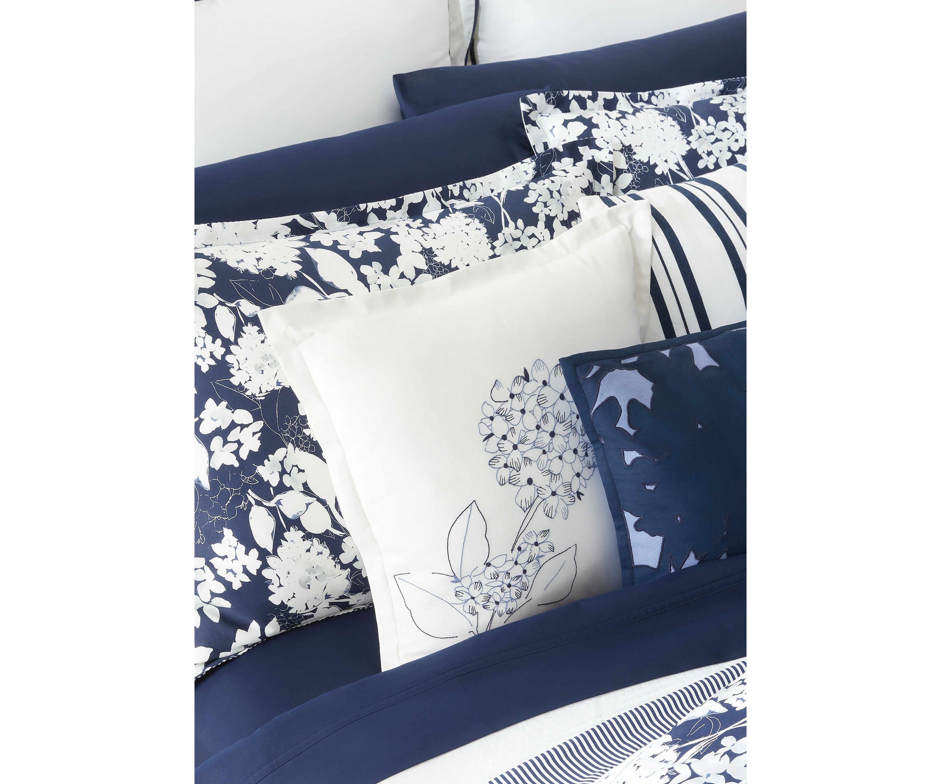   Reese Applique Decorative Pillow, 15" x 20" 