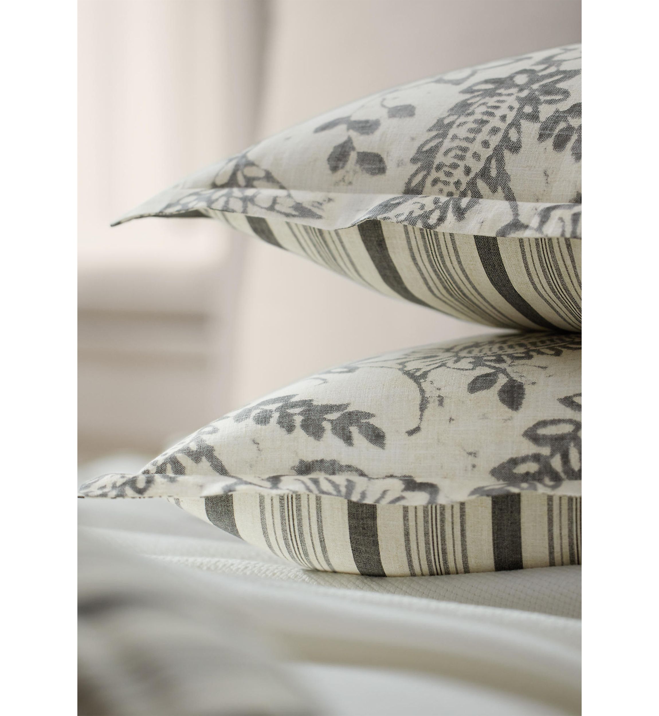 Sara Floral Paisley King Comforter Set