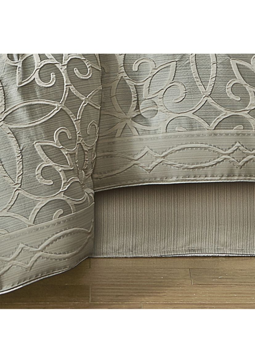 Nouveau 4pc. Comforter Set