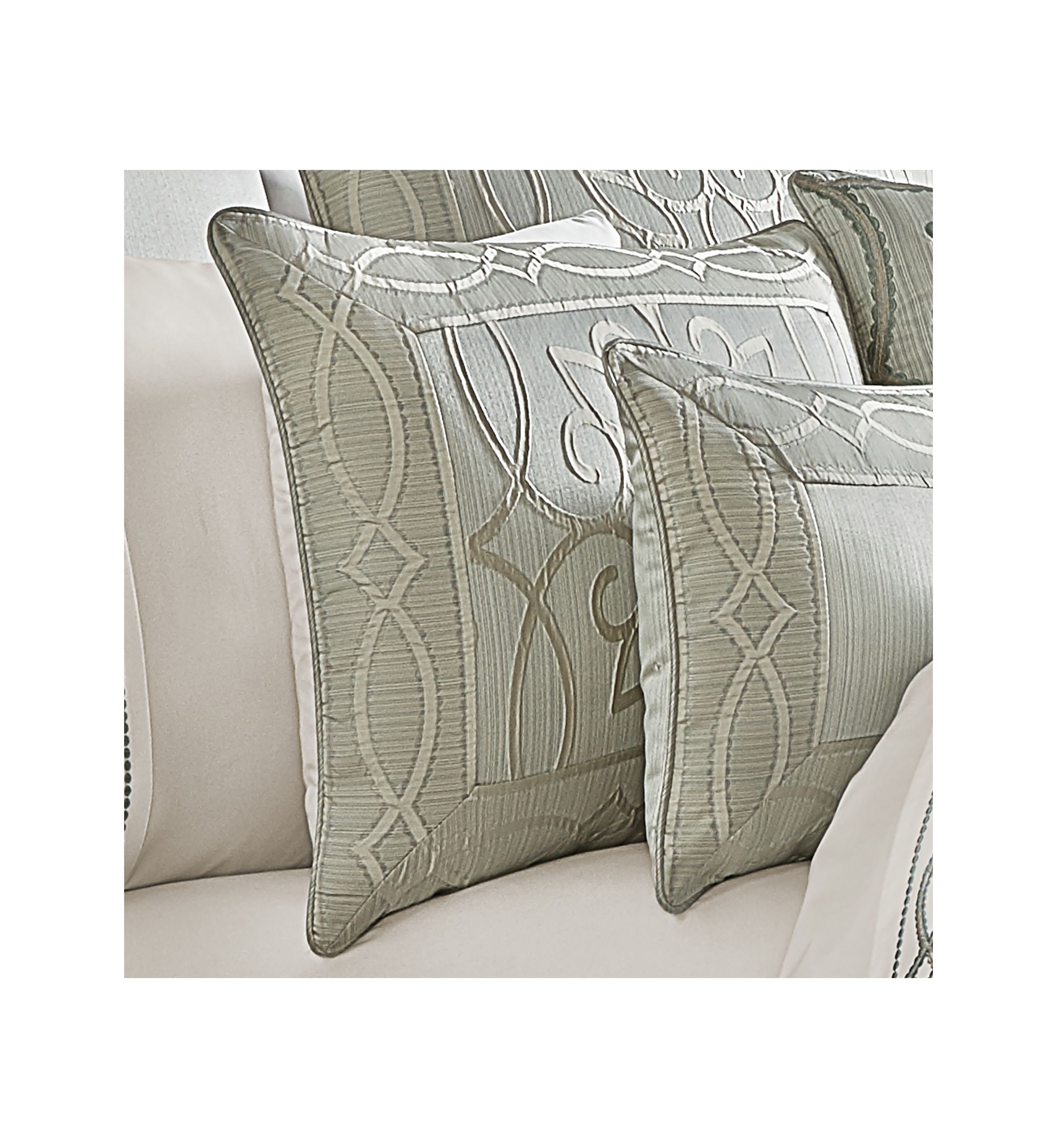Nouveau 4pc. Comforter Set