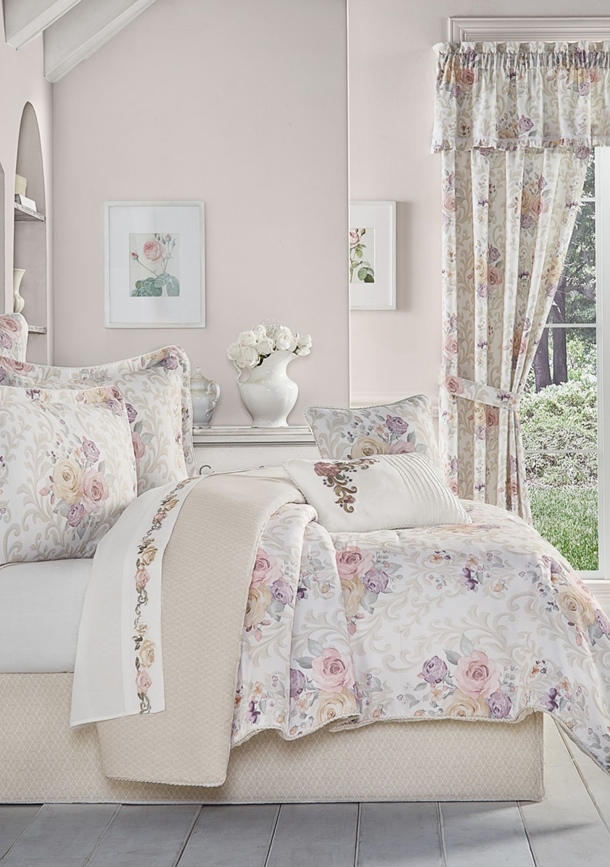 Chardonnay 4pc. Comforter Set