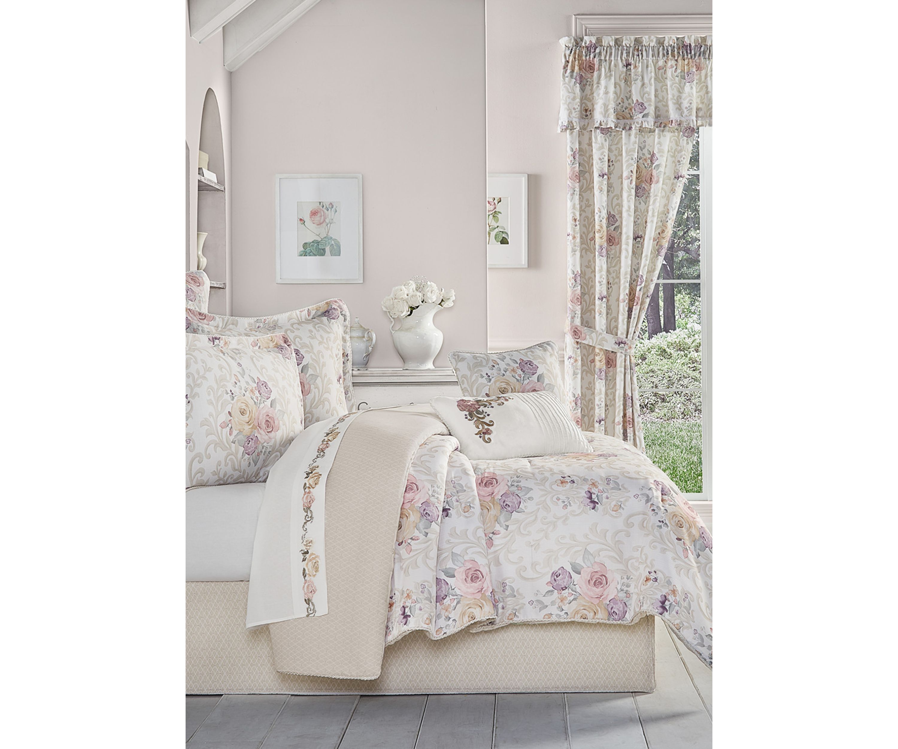 Chardonnay 4pc. Comforter Set