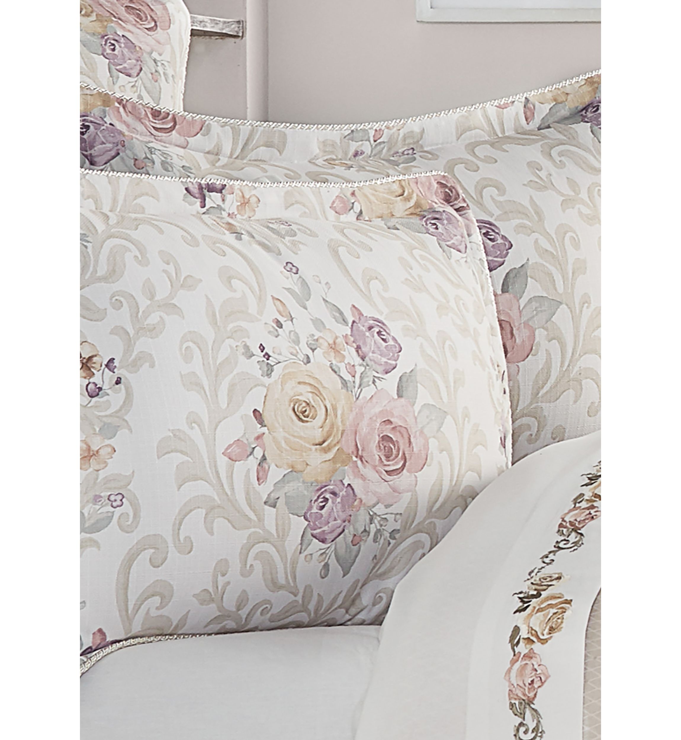 Chardonnay 4pc. Comforter Set