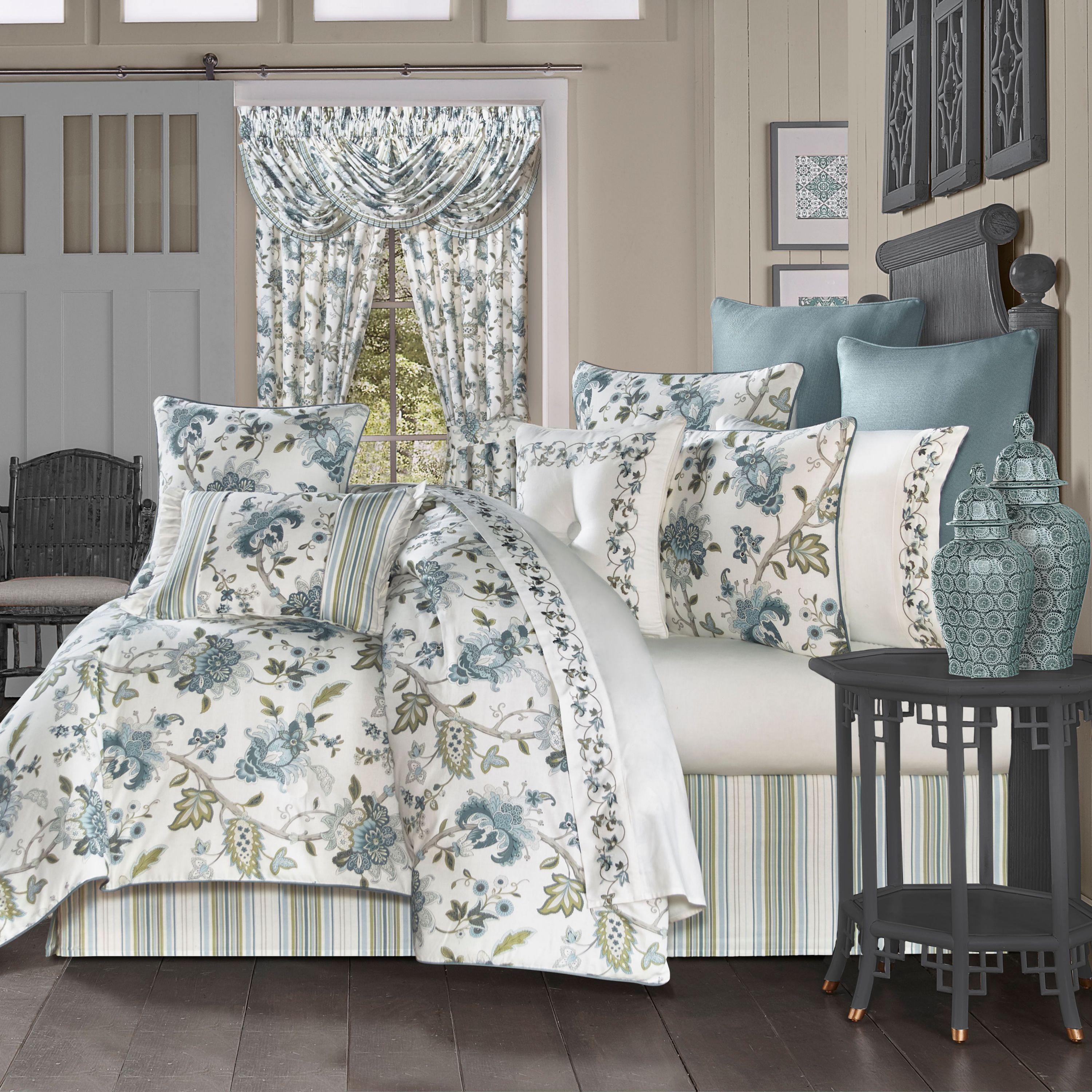 ROSANNA QUEEN 4PC. COMFORTER SET
