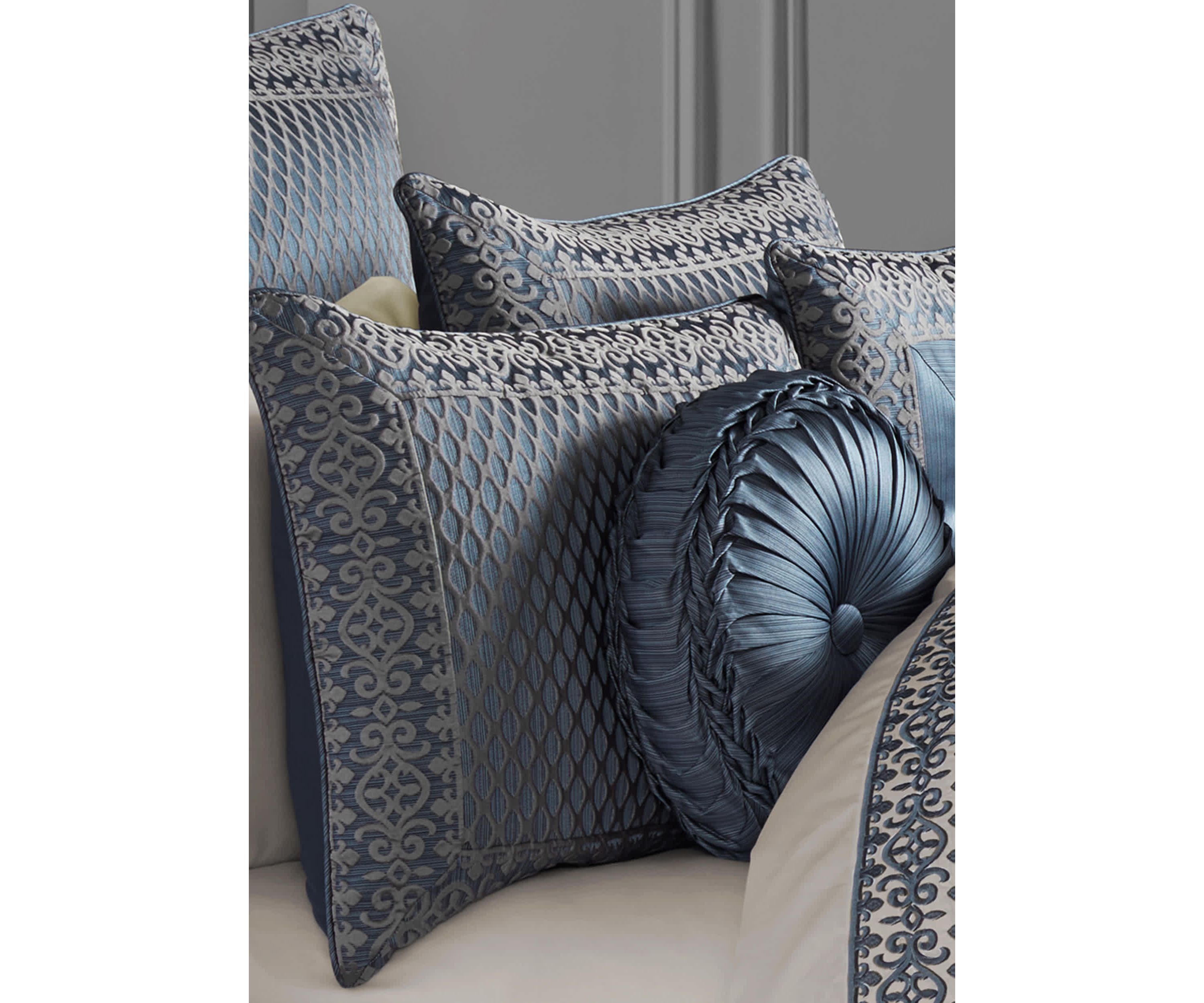 Leah 4pc. Comforter Set