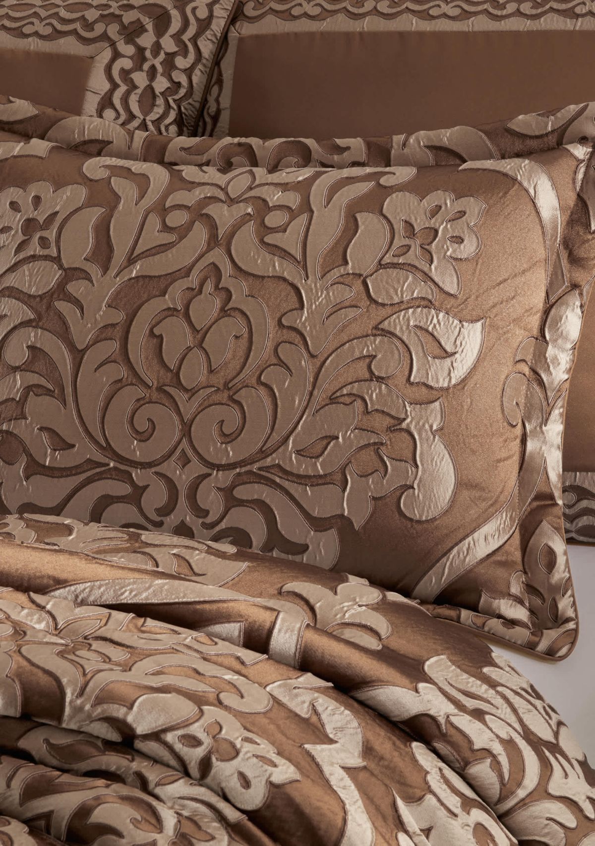Surano 4pc. Comforter Set