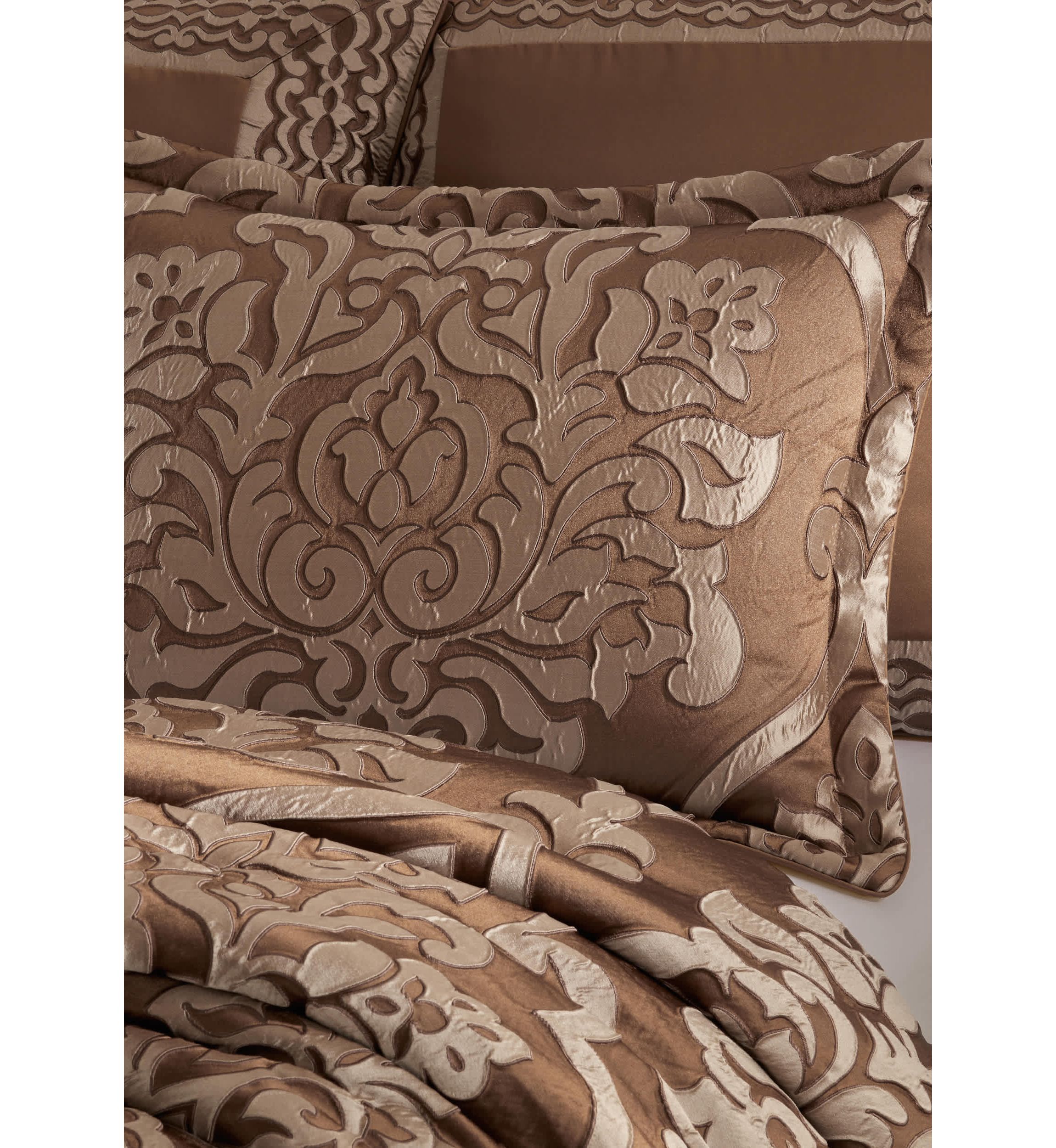 Surano 4pc. Comforter Set