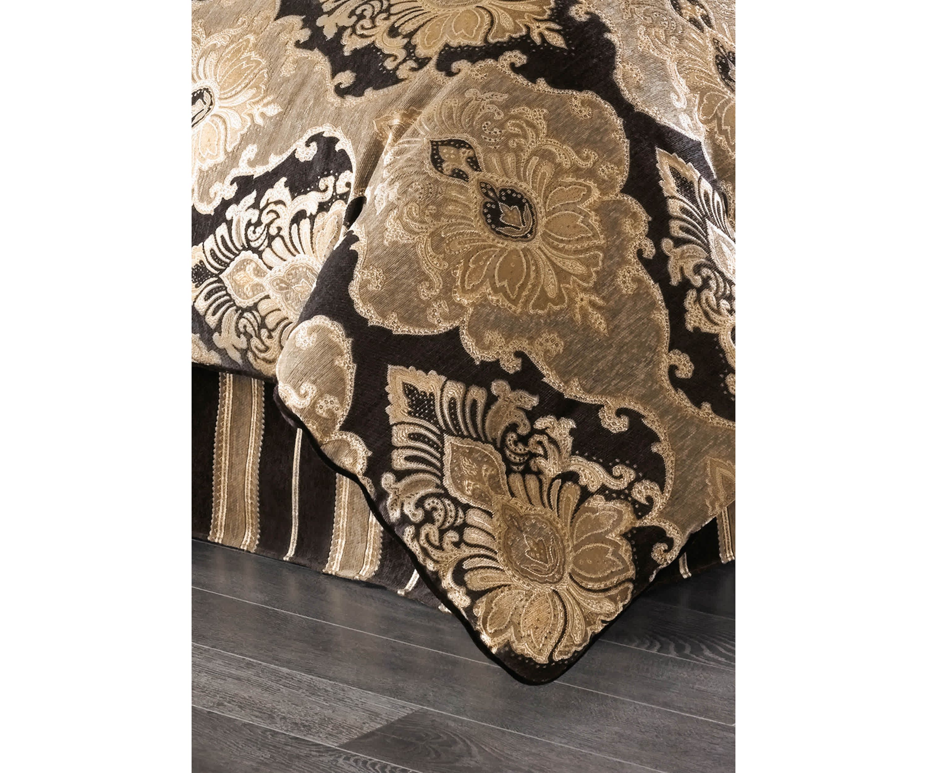 Bradshaw 4 Piece Comforter Set