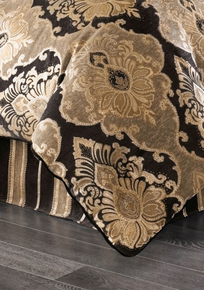 Bradshaw 4 Piece Comforter Set