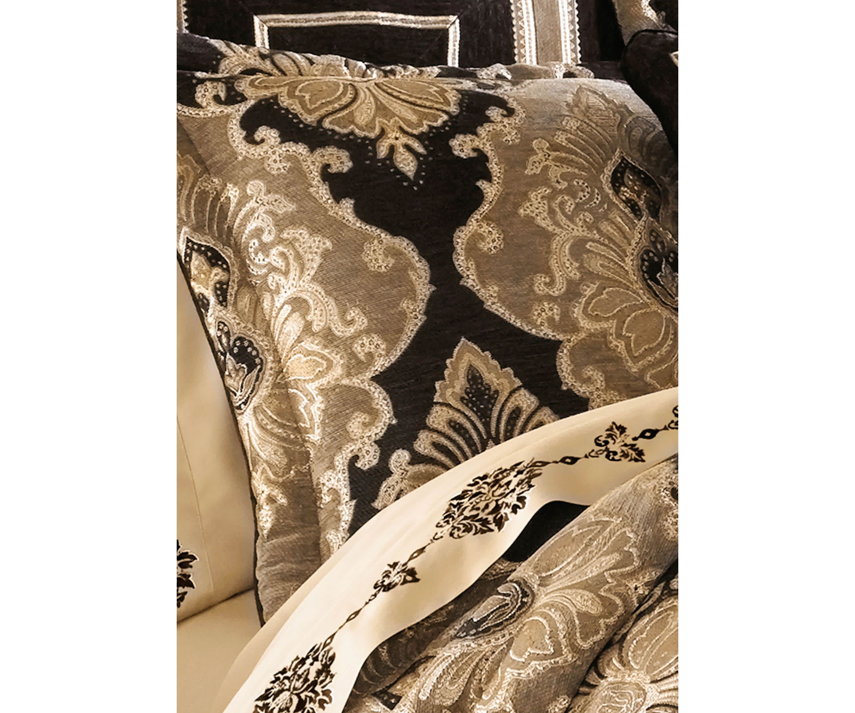 Bradshaw 4 Piece Comforter Set