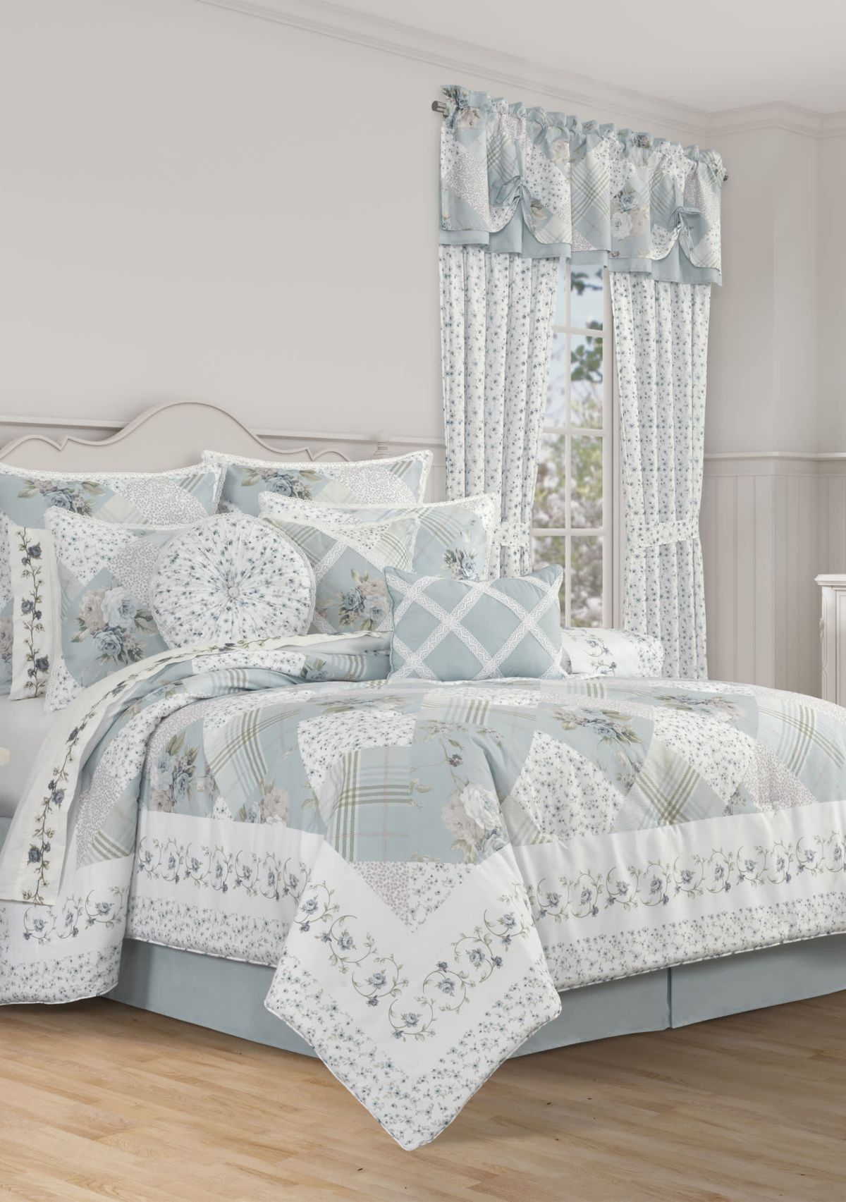 Bungalow 4pc. Comforter Set