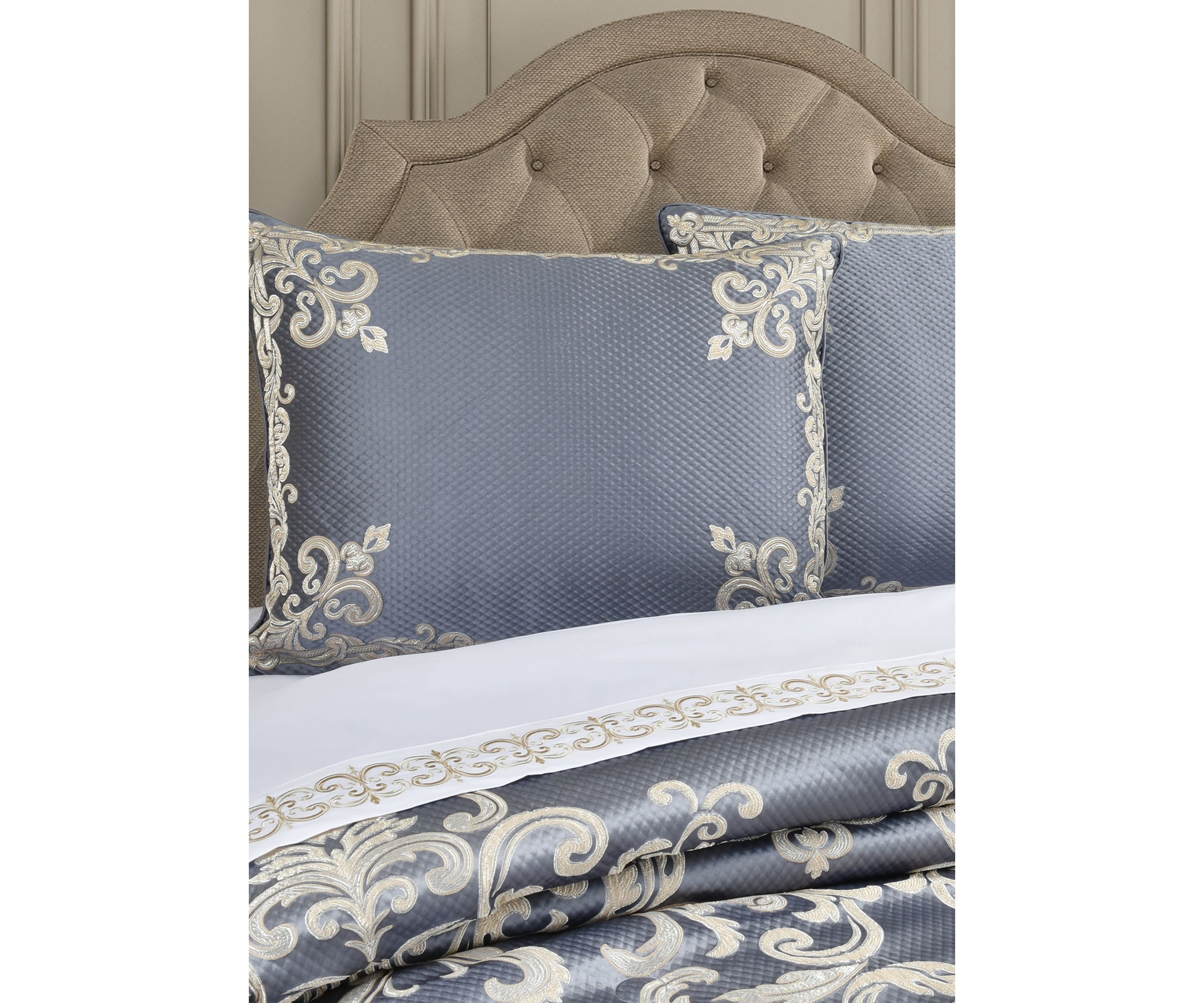 Dicaprio 4pc. Comforter Set