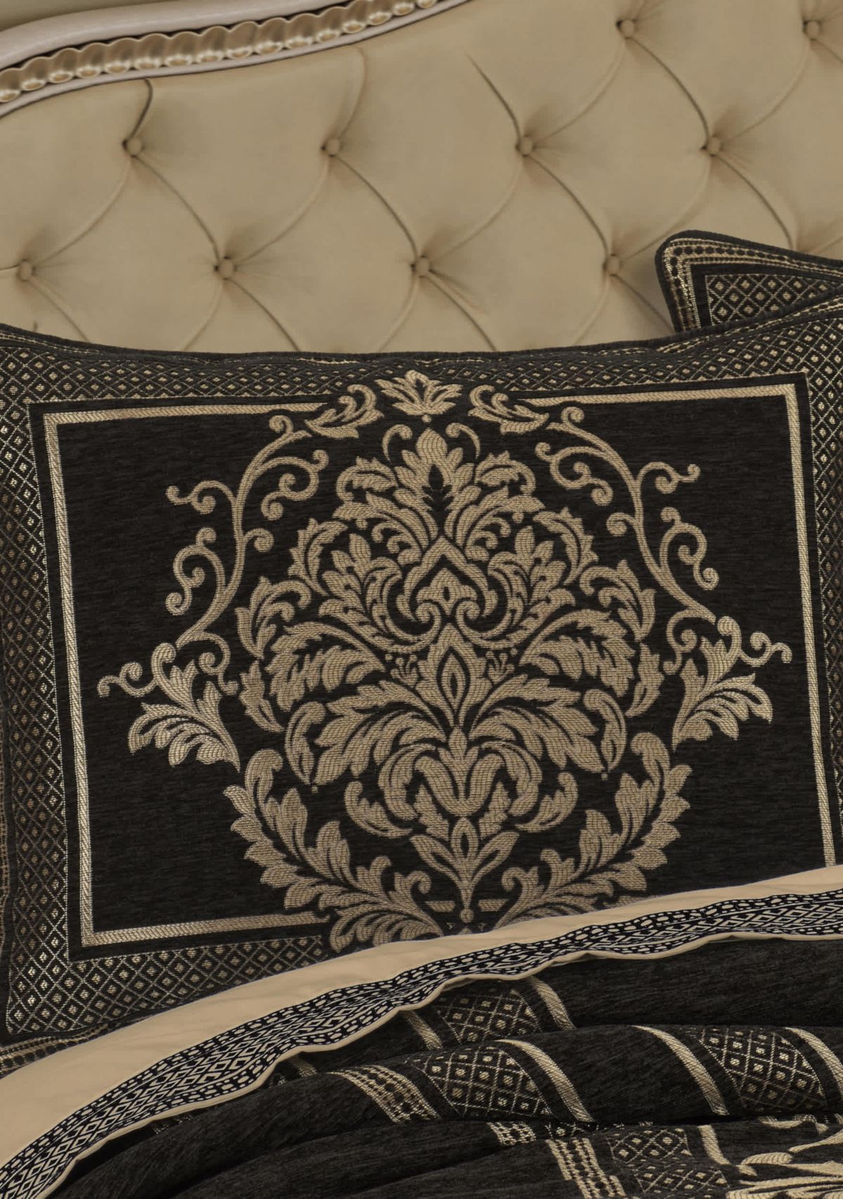 Laurenza 4pc. Comforter Set