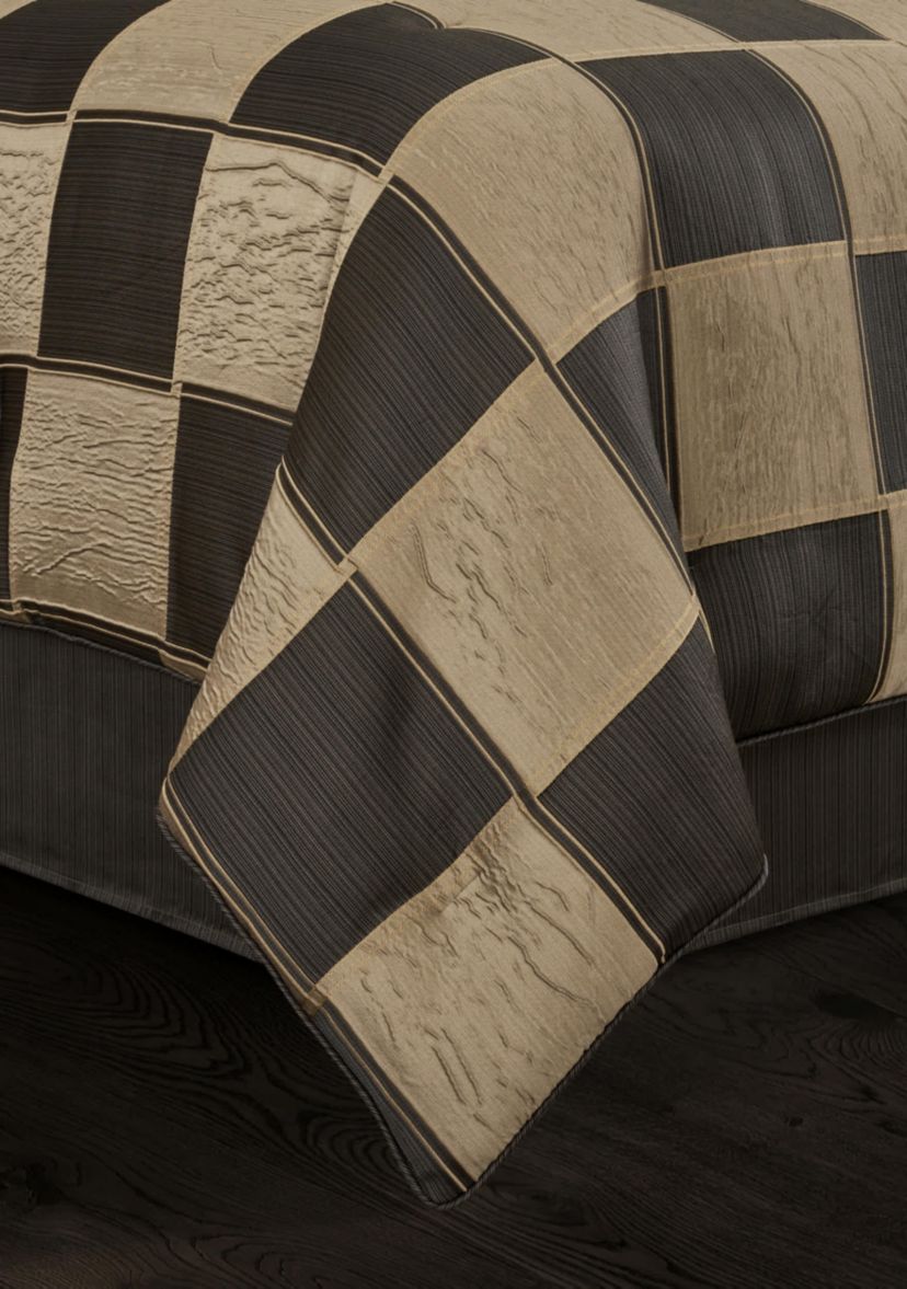 Brando 4pc. Comforter Set