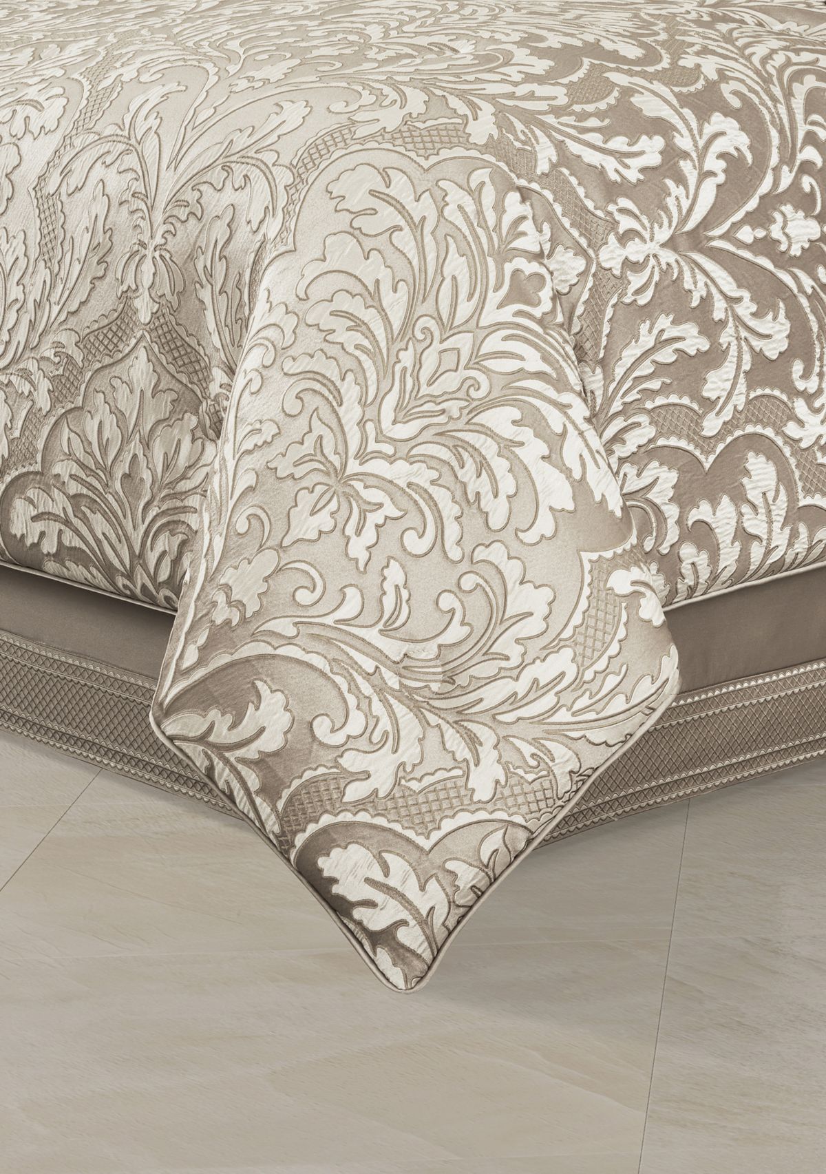 Brunello 4 Piece Comforter Set