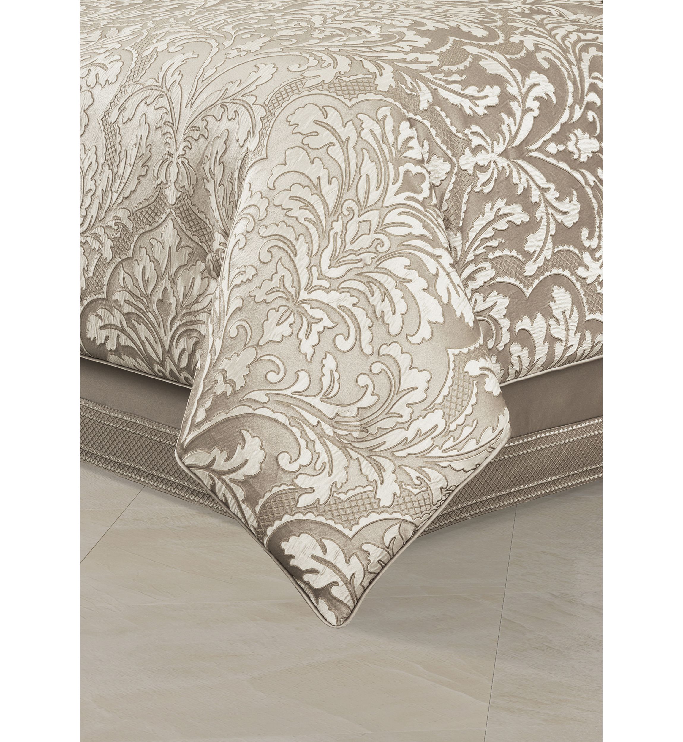 Brunello 4 Piece Comforter Set