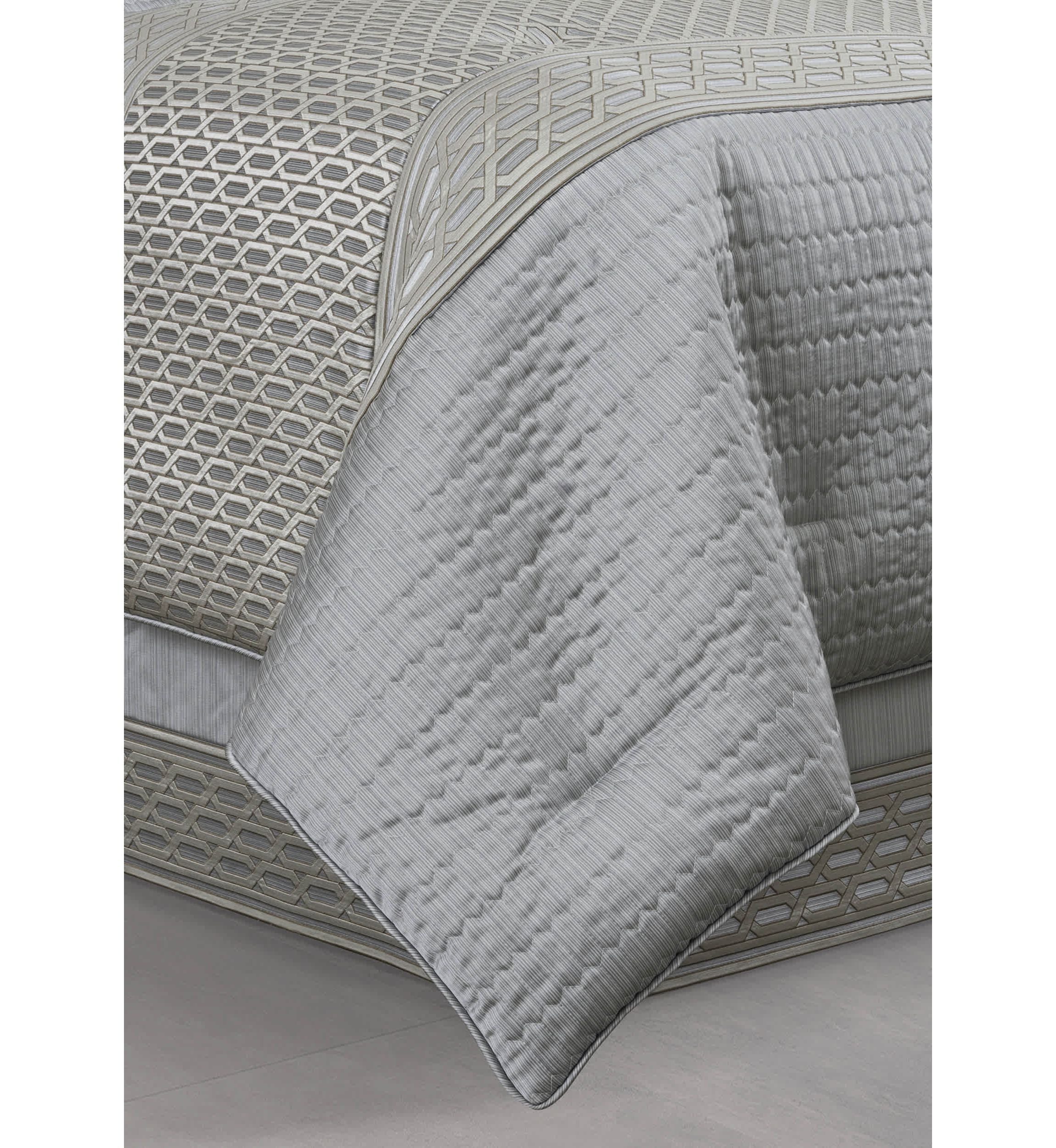 Metropolitan 4pc. Comforter Set