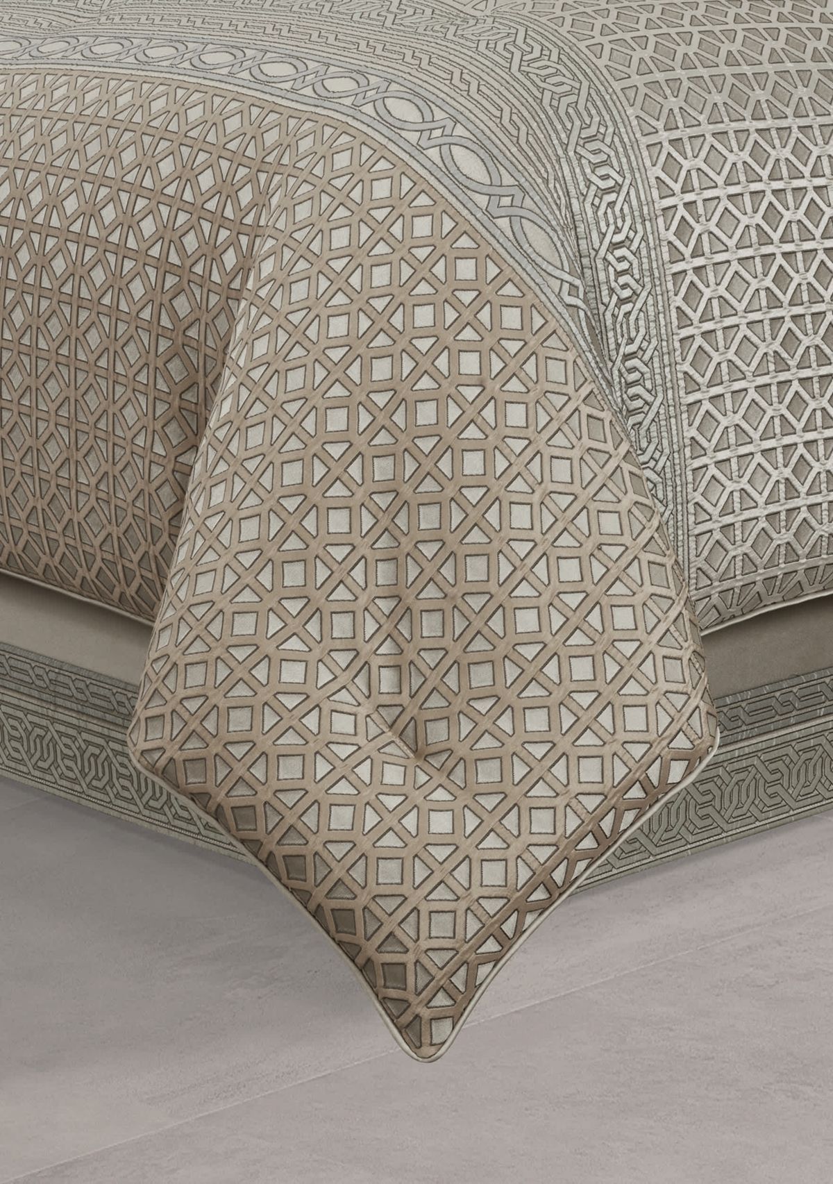 Alaro 4pc. Comforter Set