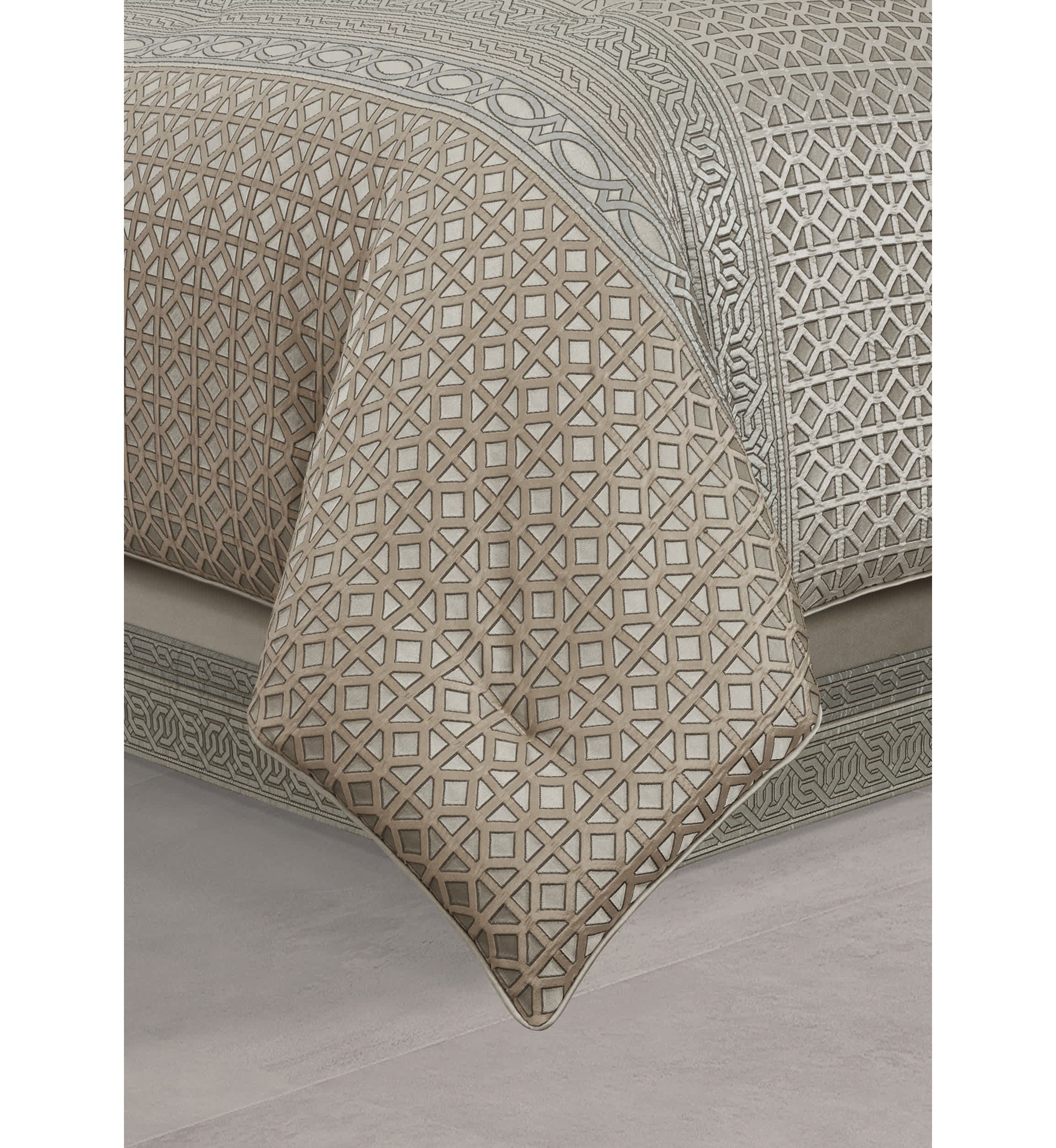 Alaro 4pc. Comforter Set