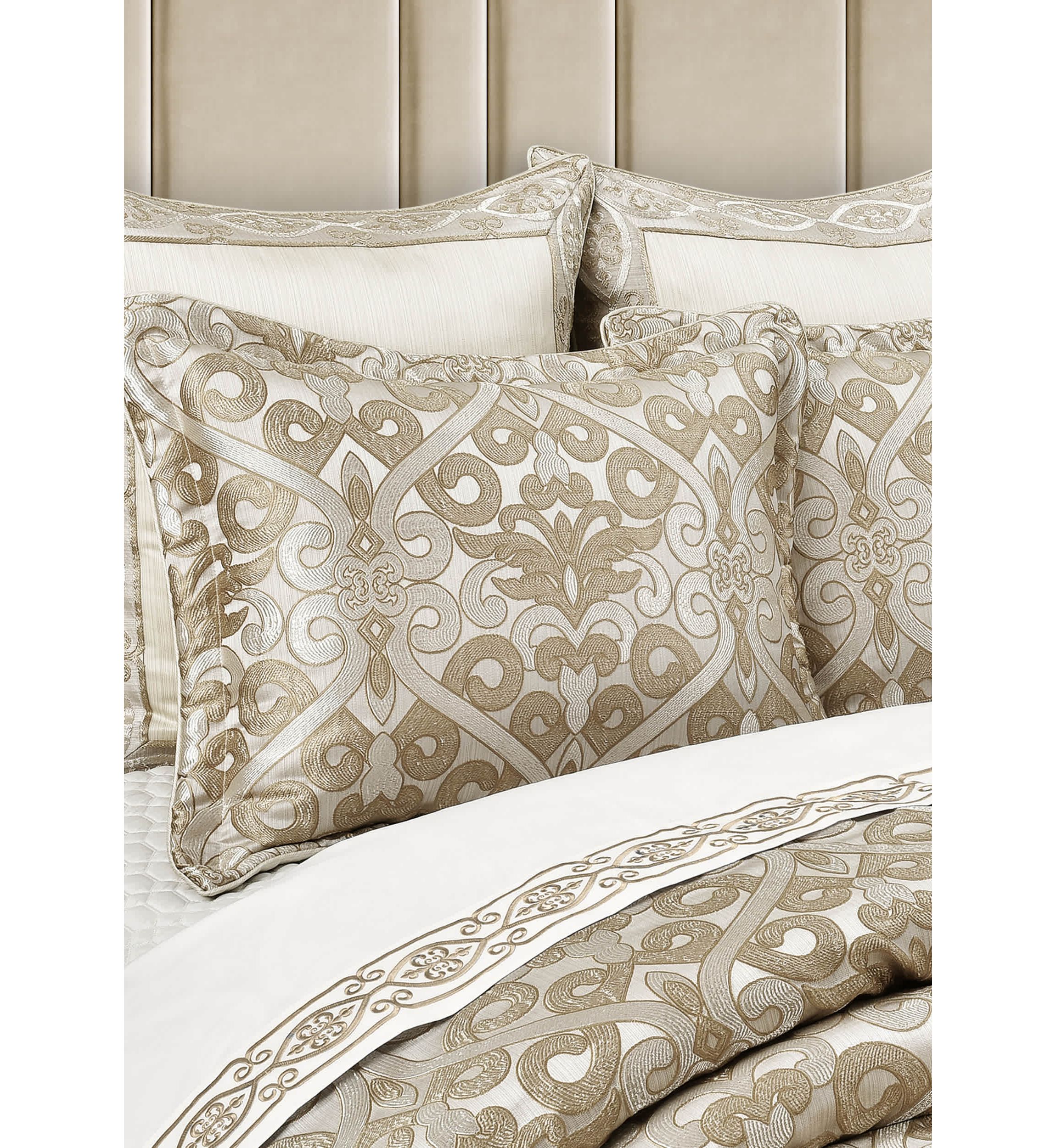 Amaretto 4pc. Comforter Set
