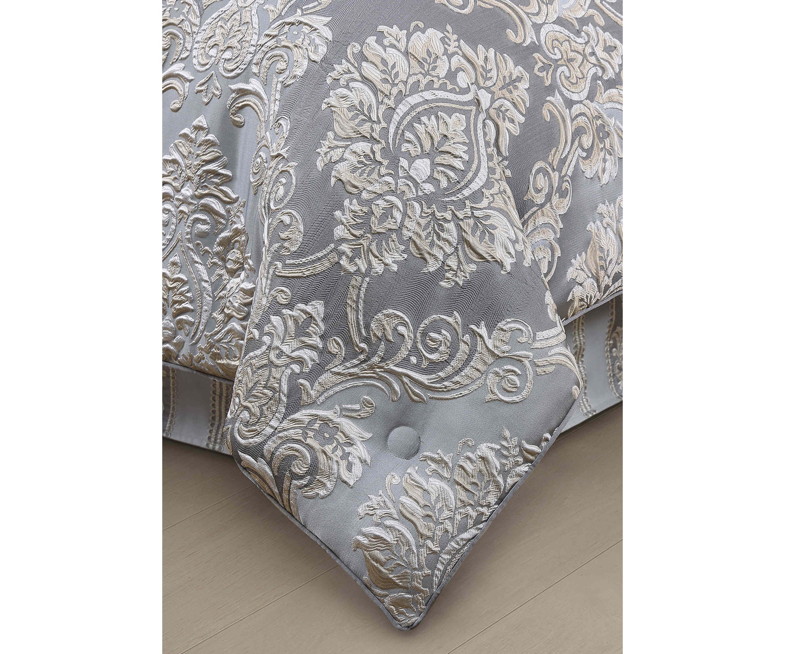 Krista 4pc. Comforter Set