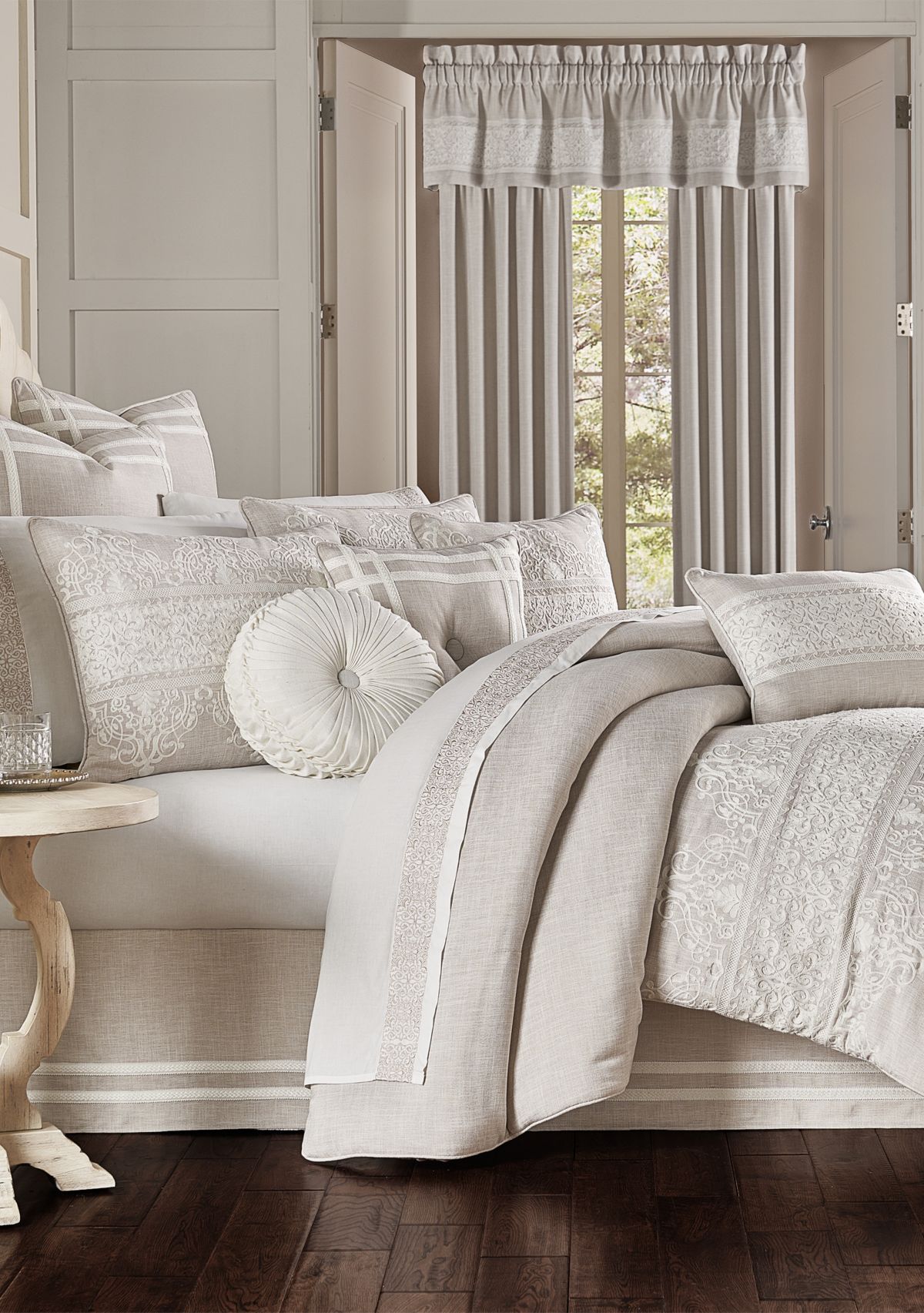 Lauralynn 4pc. Comforter Set