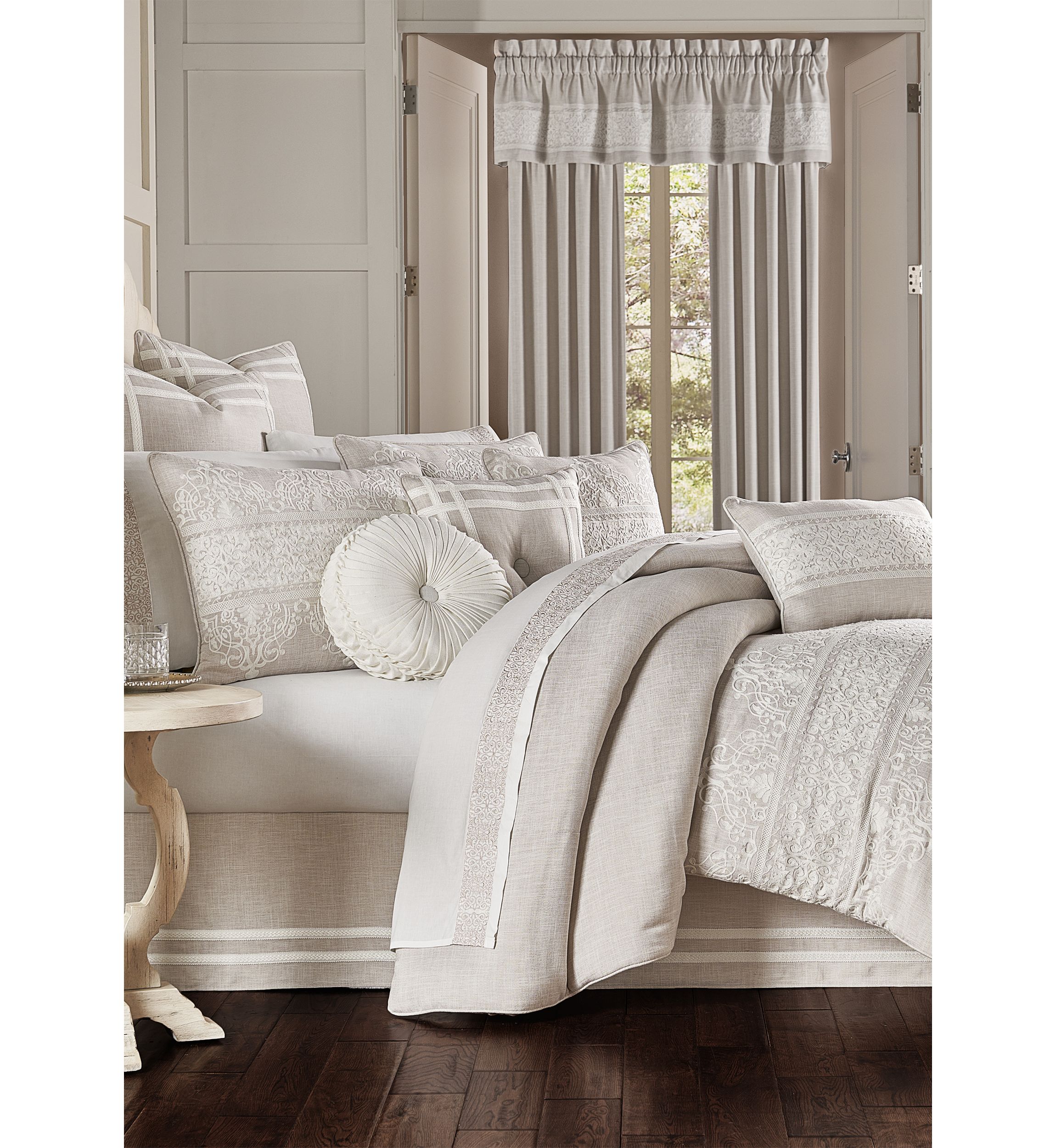 Lauralynn 4pc. Comforter Set