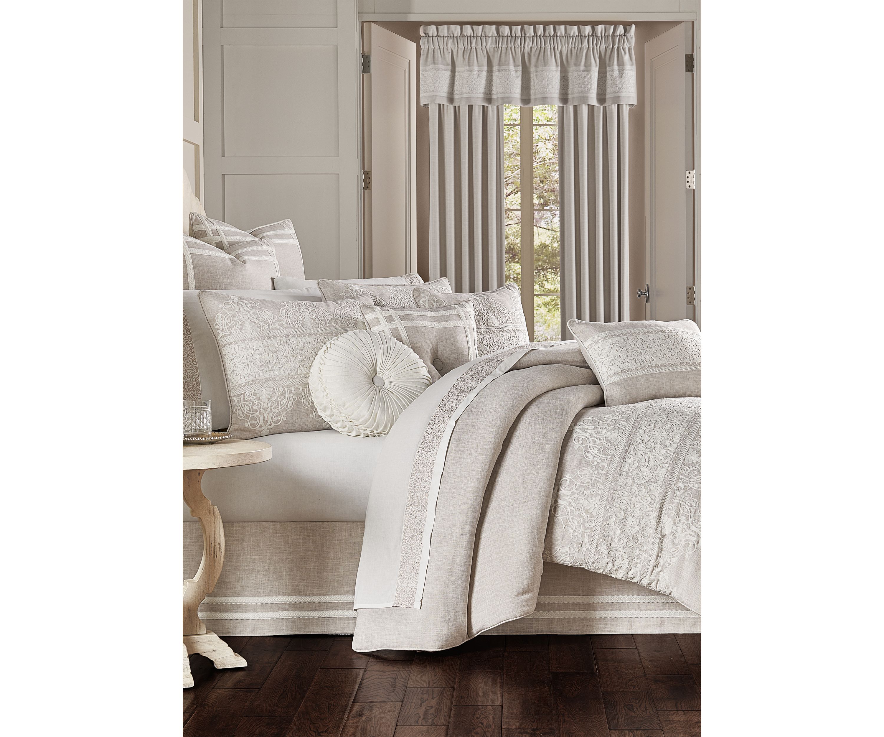 Lauralynn 4pc. Comforter Set