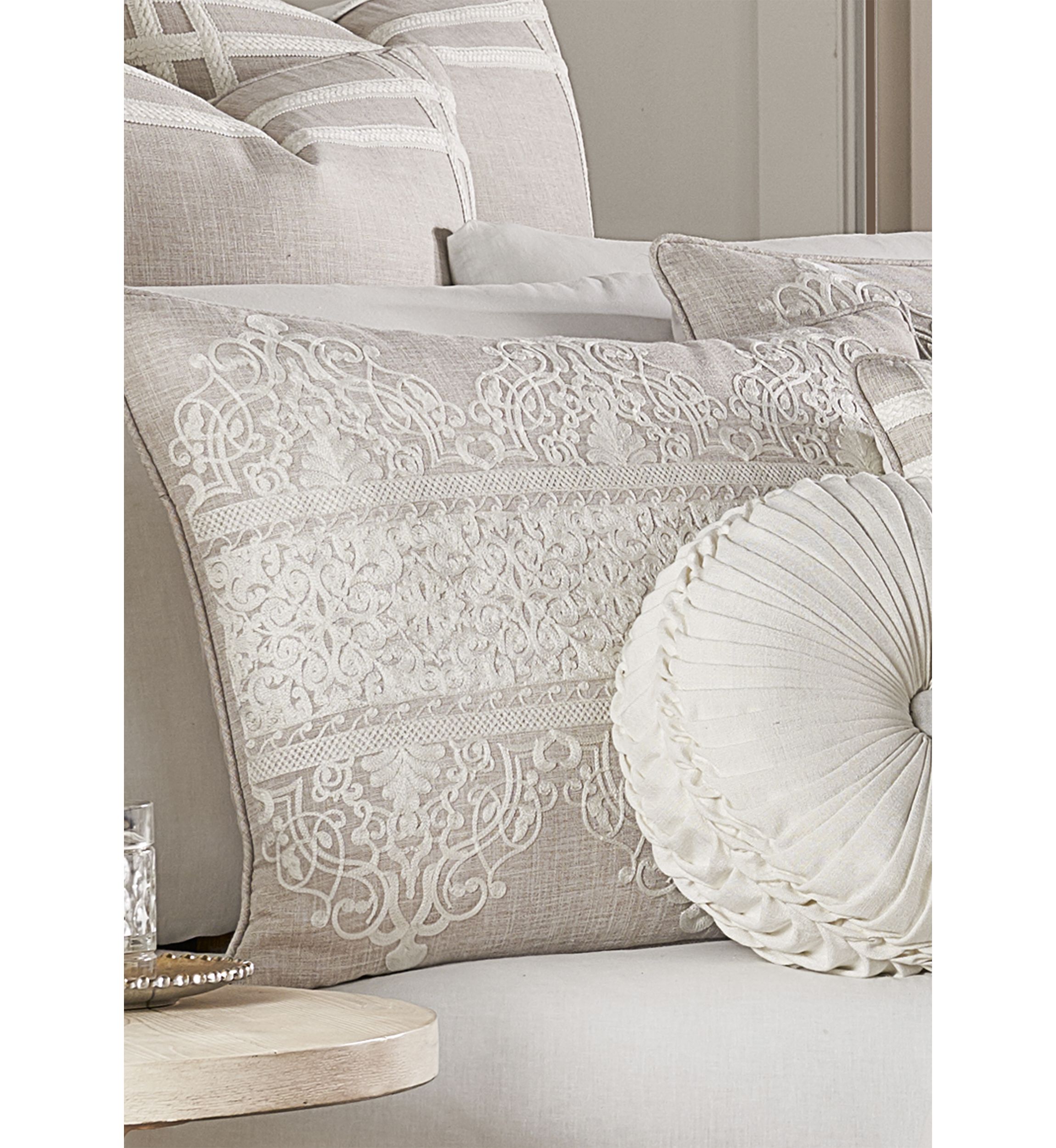 Lauralynn 4pc. Comforter Set