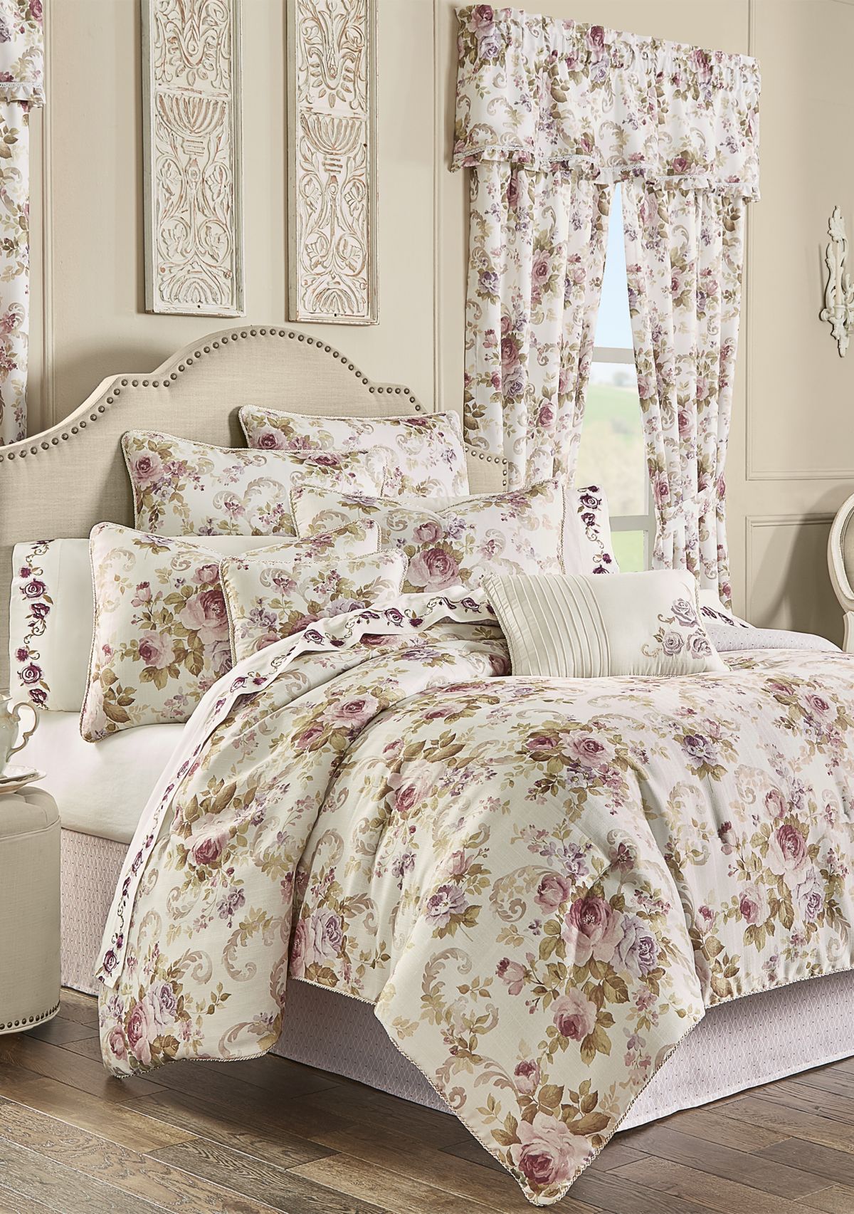 Chambord 4pc. Comforter Set