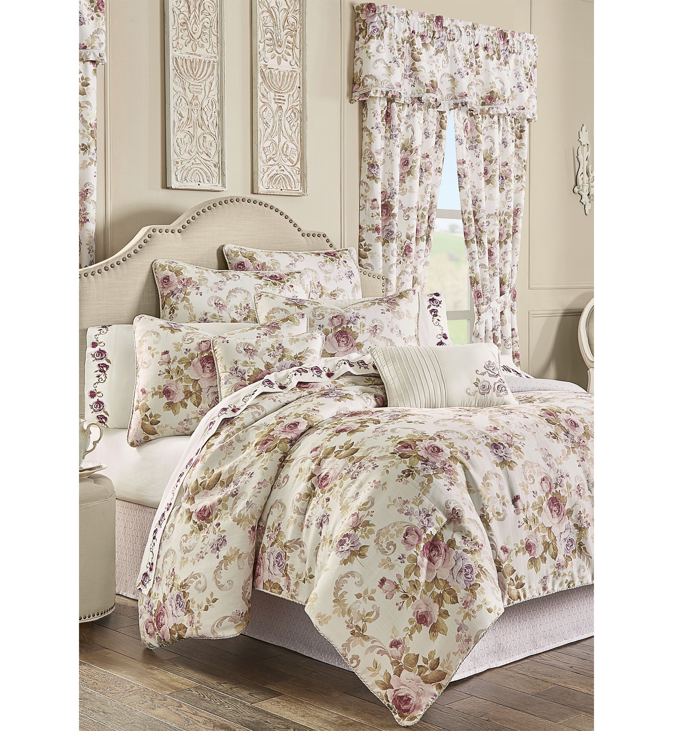 Chambord 4pc. Comforter Set