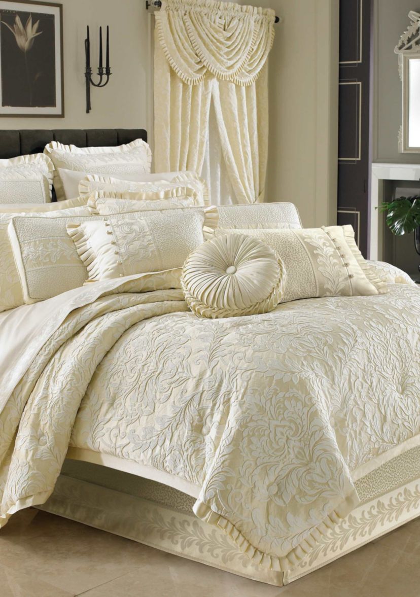 Marquis Tufted Round Decorative Throw Pillow