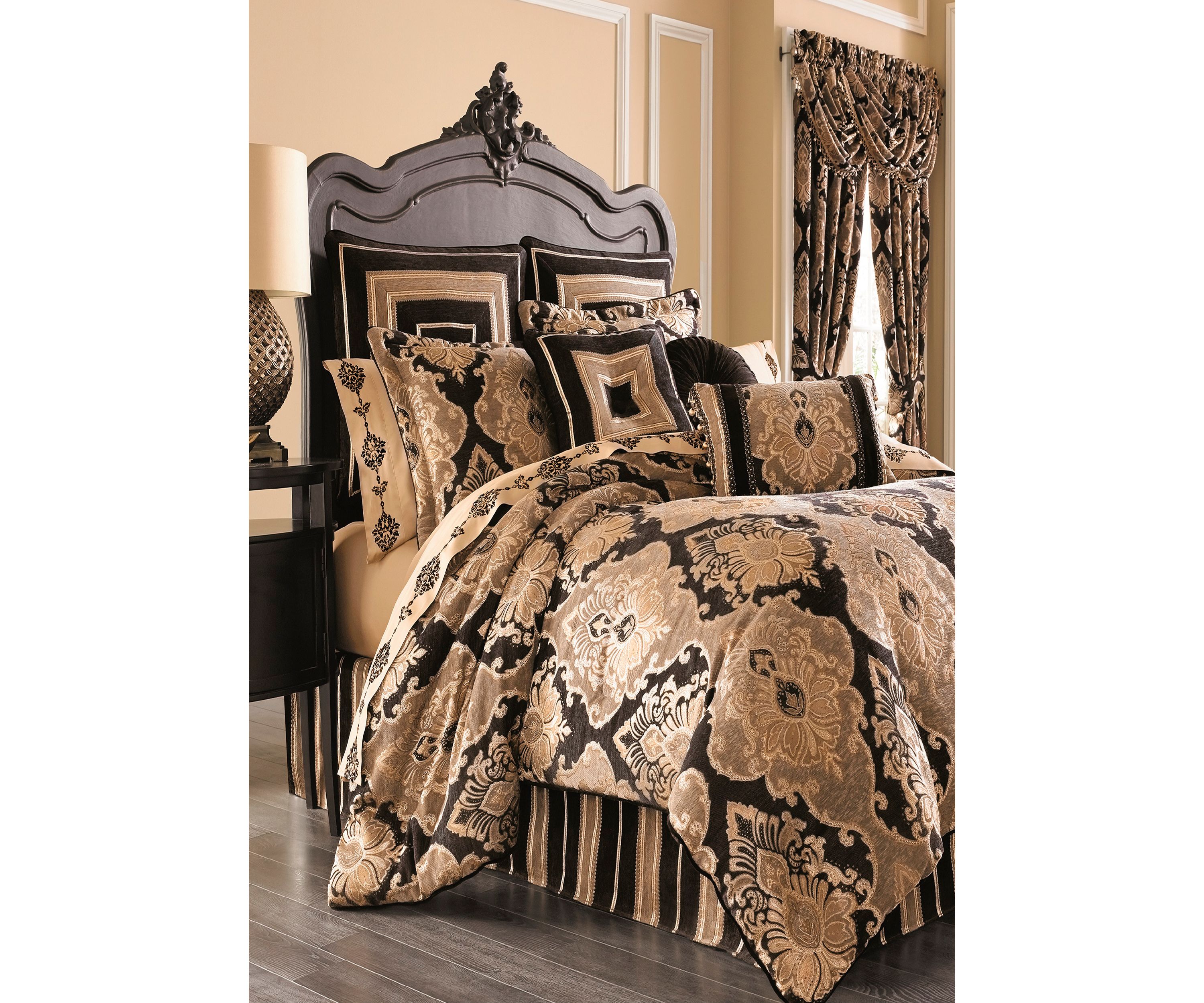 Bradshaw 4 Piece Comforter Set