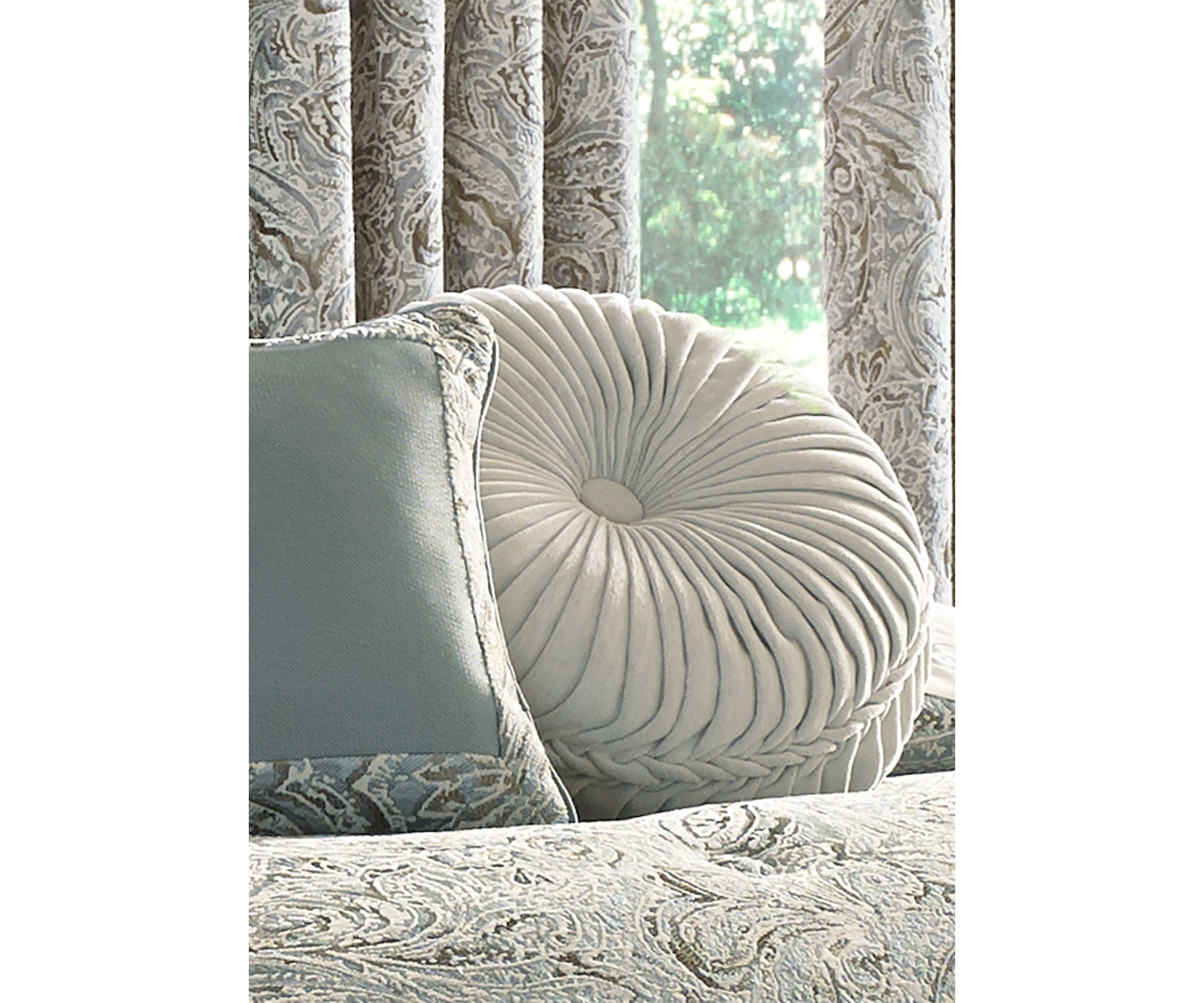 Giovani Tufted Round Decorative Throw Pillow