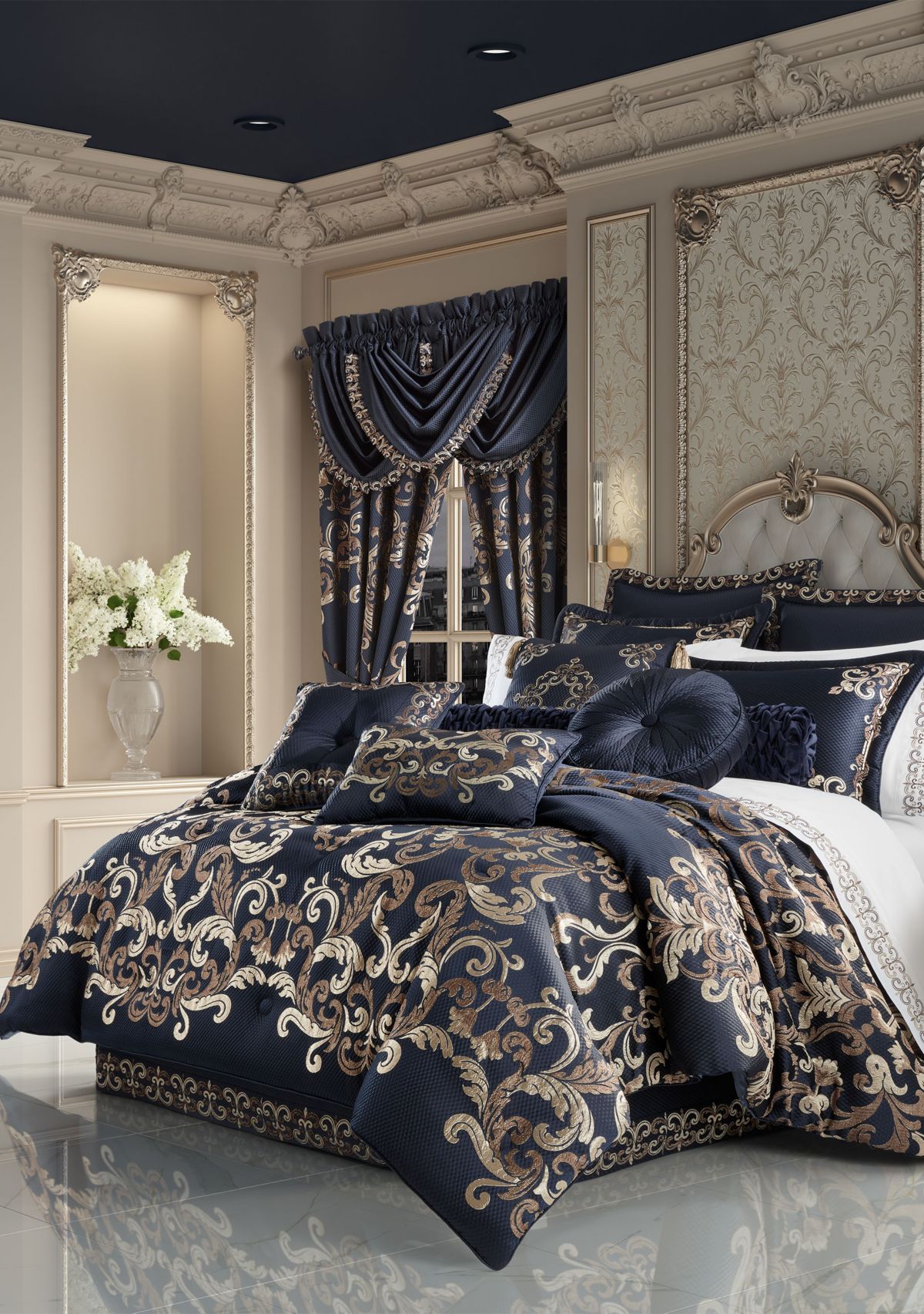 Giardino 18" Square Decorative Throw Pillow