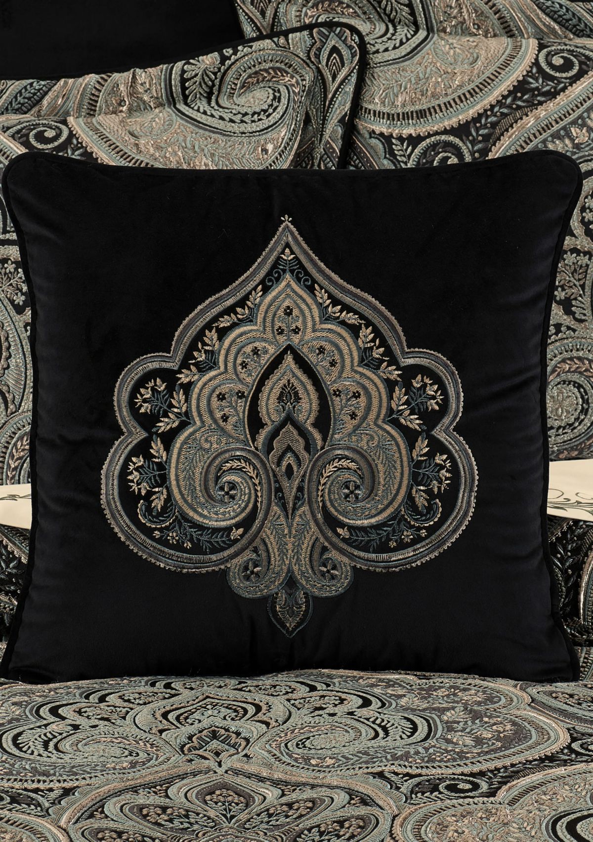 Vincenzo 18" Square Decorative Throw Pillow