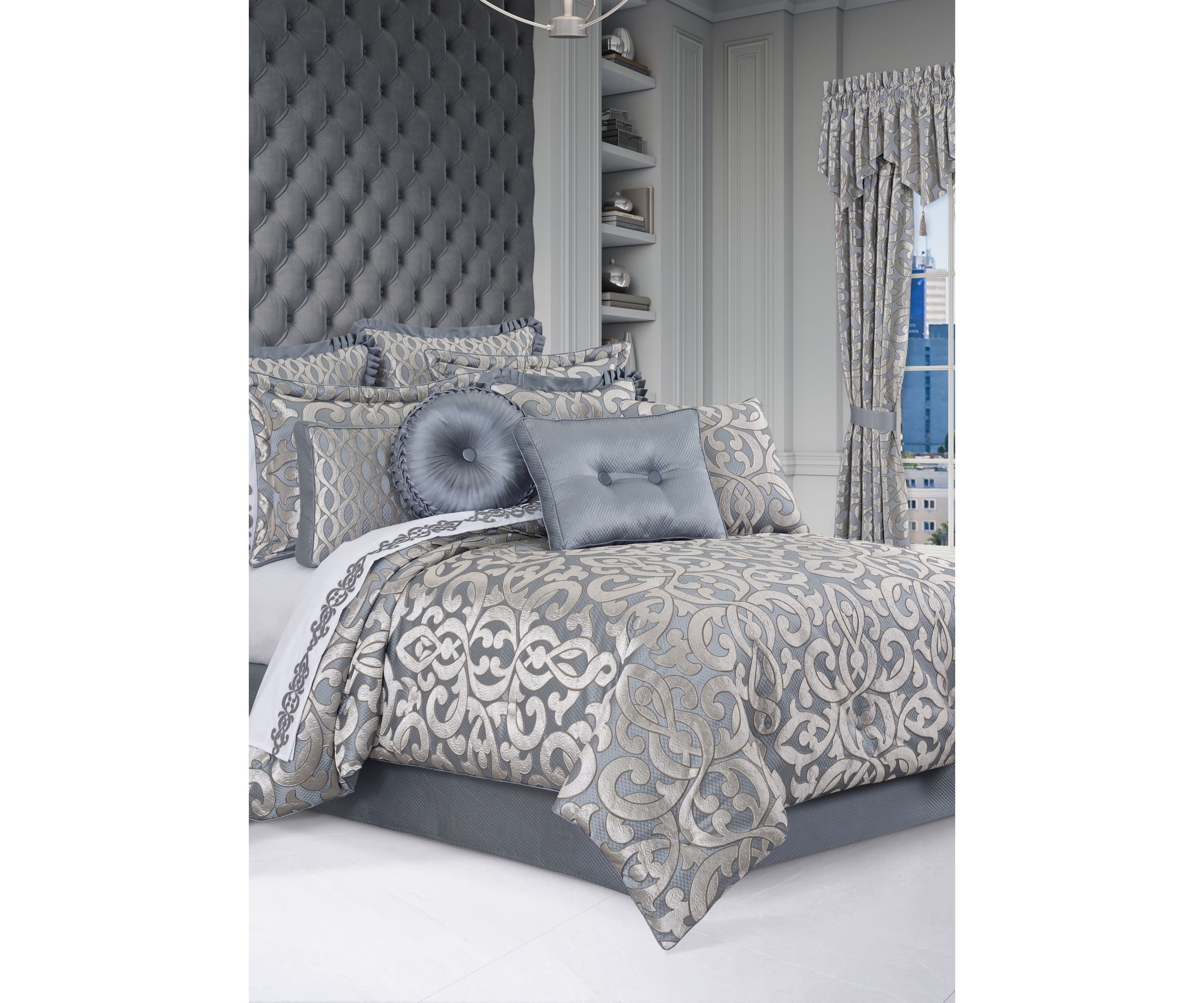 Barocco 20" Square Decorative Throw Pillow